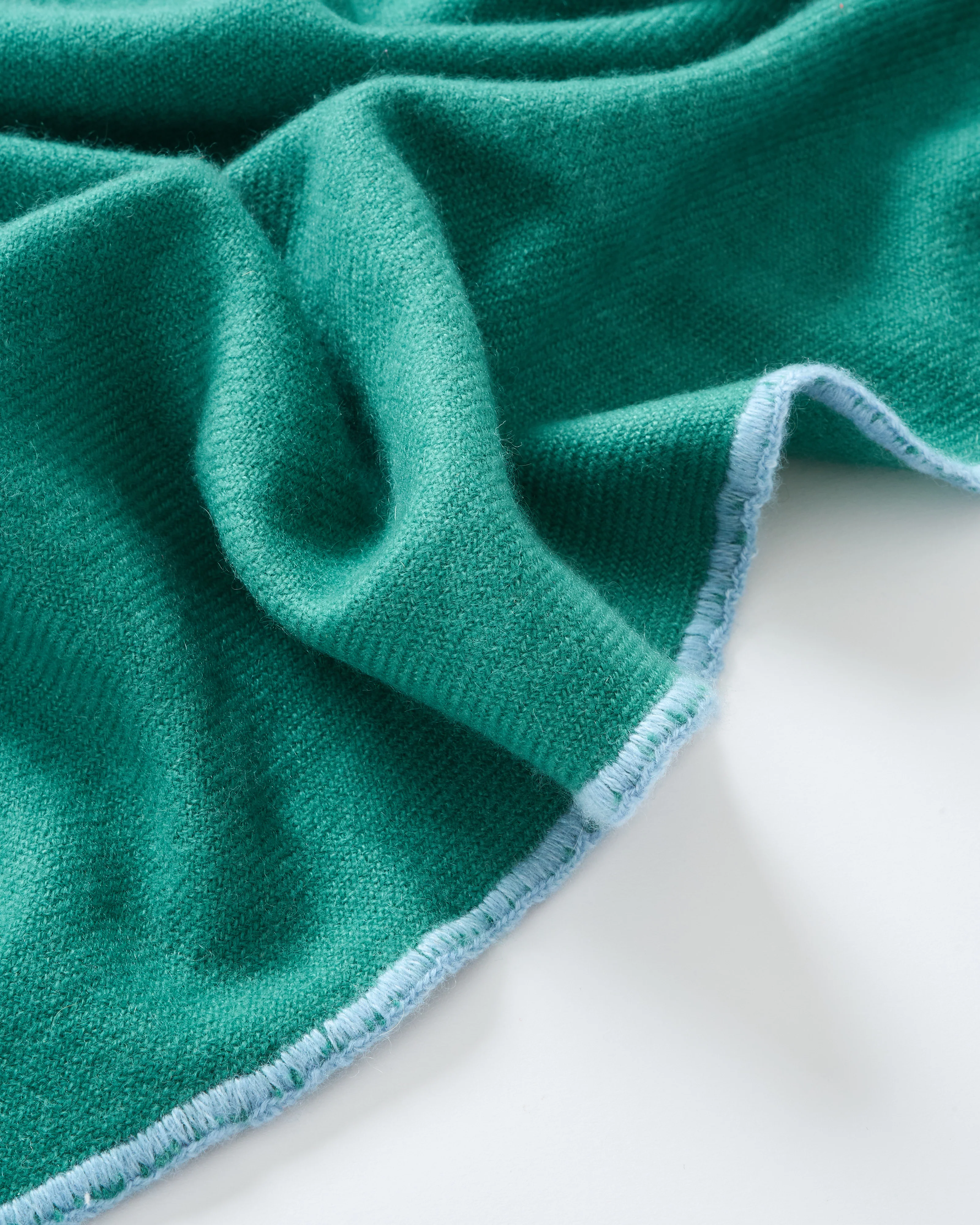 cashmere triangle with contrast stitch - Image 3