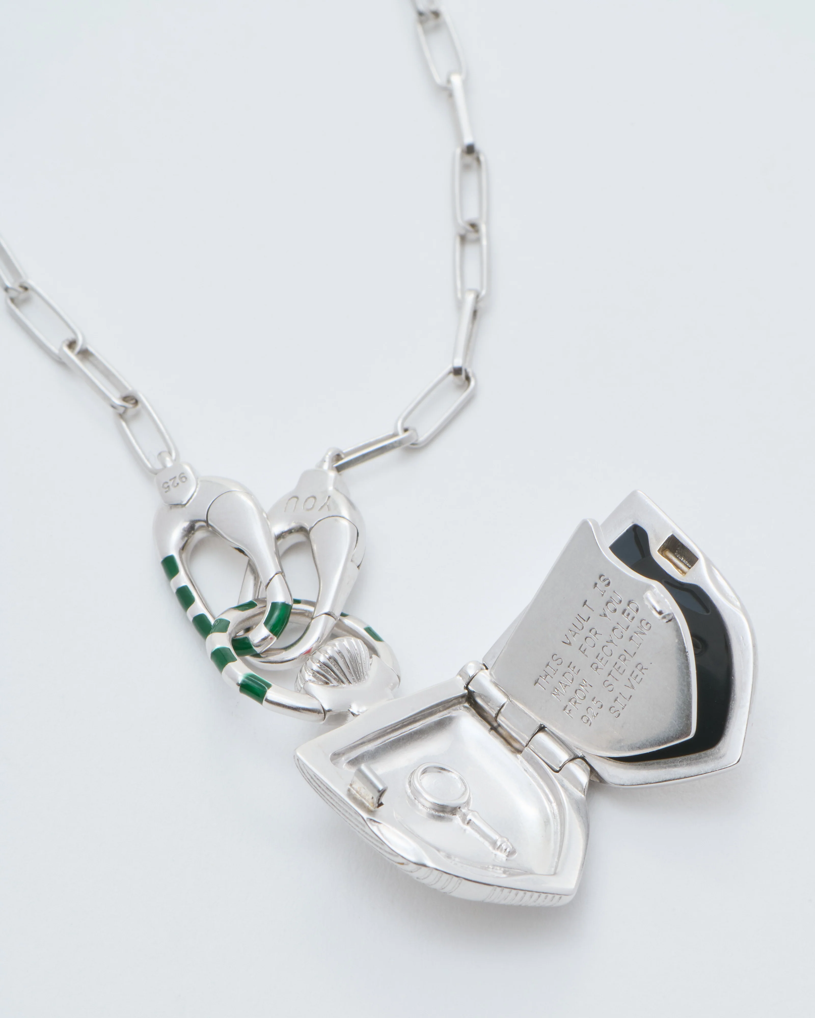 the curiouser vault (ss) w/ silver paperclip chain - Image 7