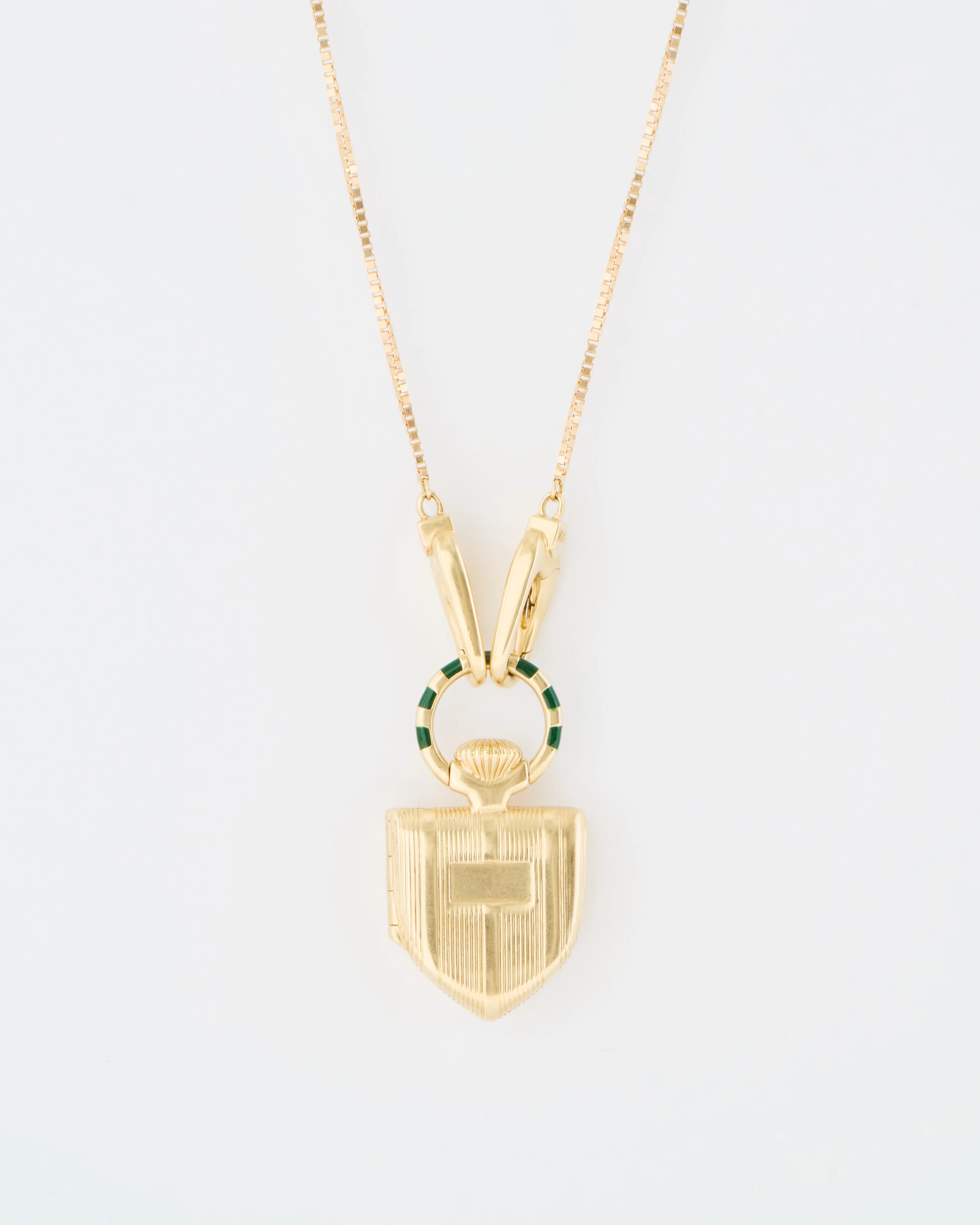 the curiouser vault w/ box chain lite