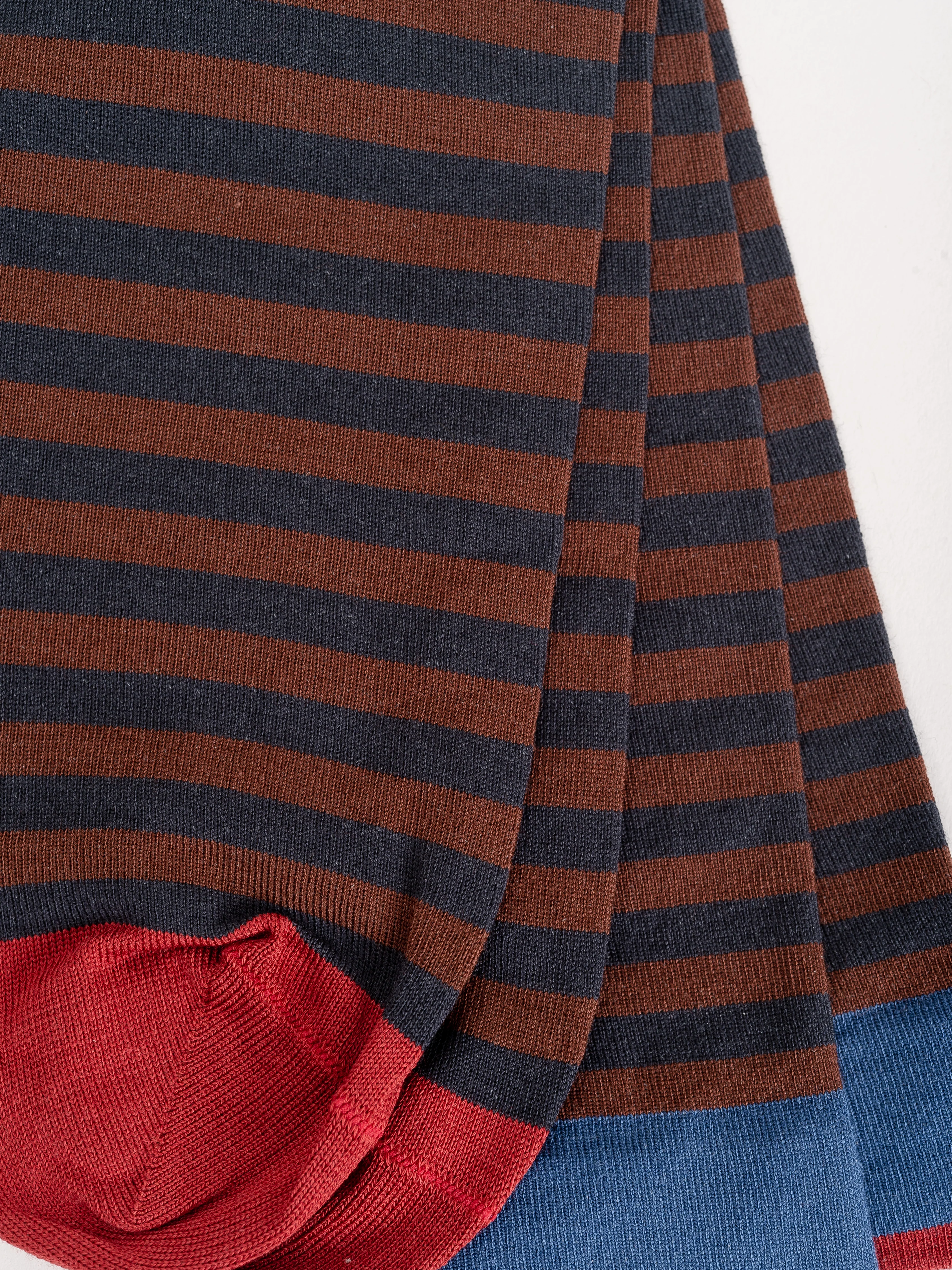 short sock - chataigne brown w/ navy stripe - Image 3