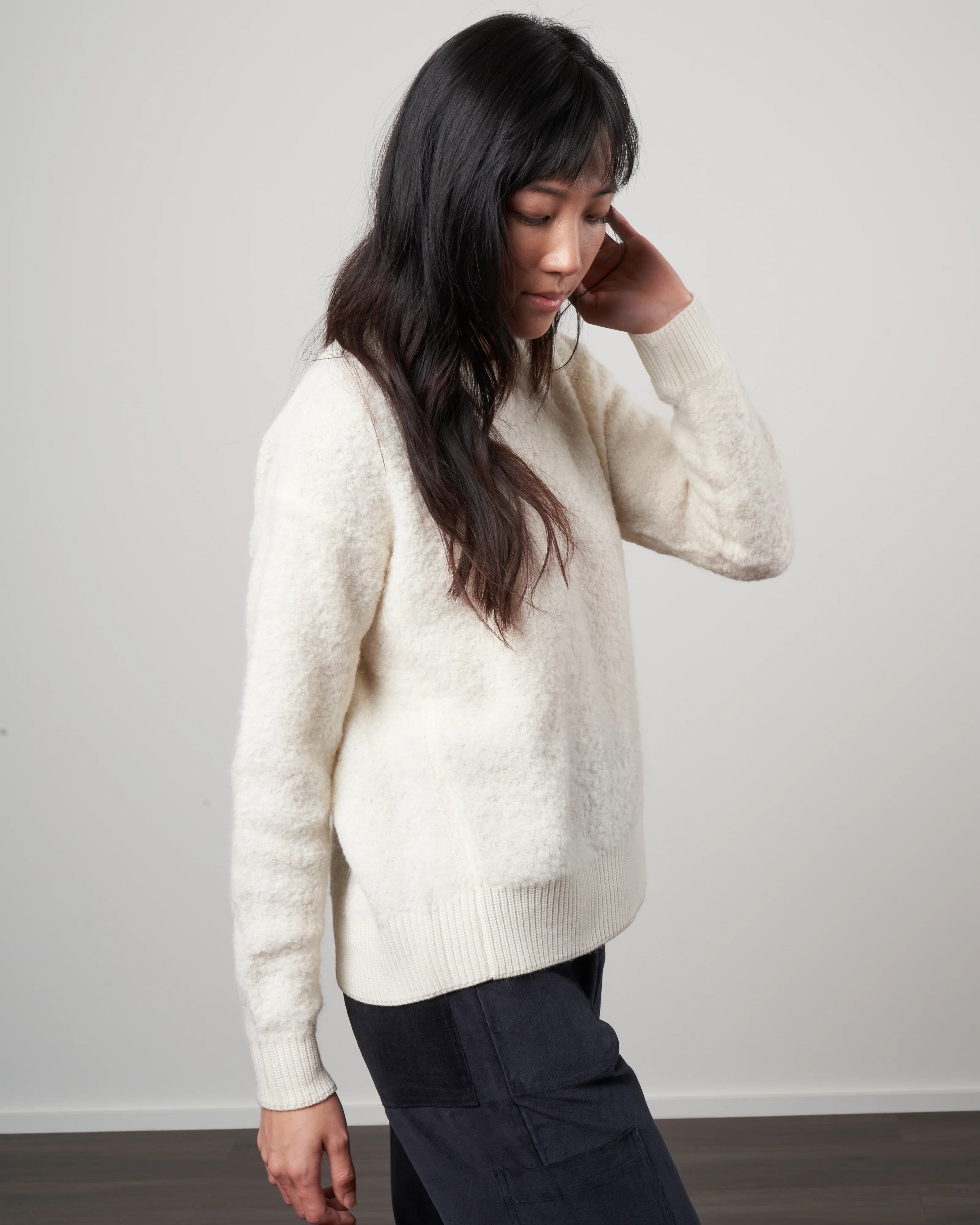 alpaca simple crew neck sweater - white - Image 3