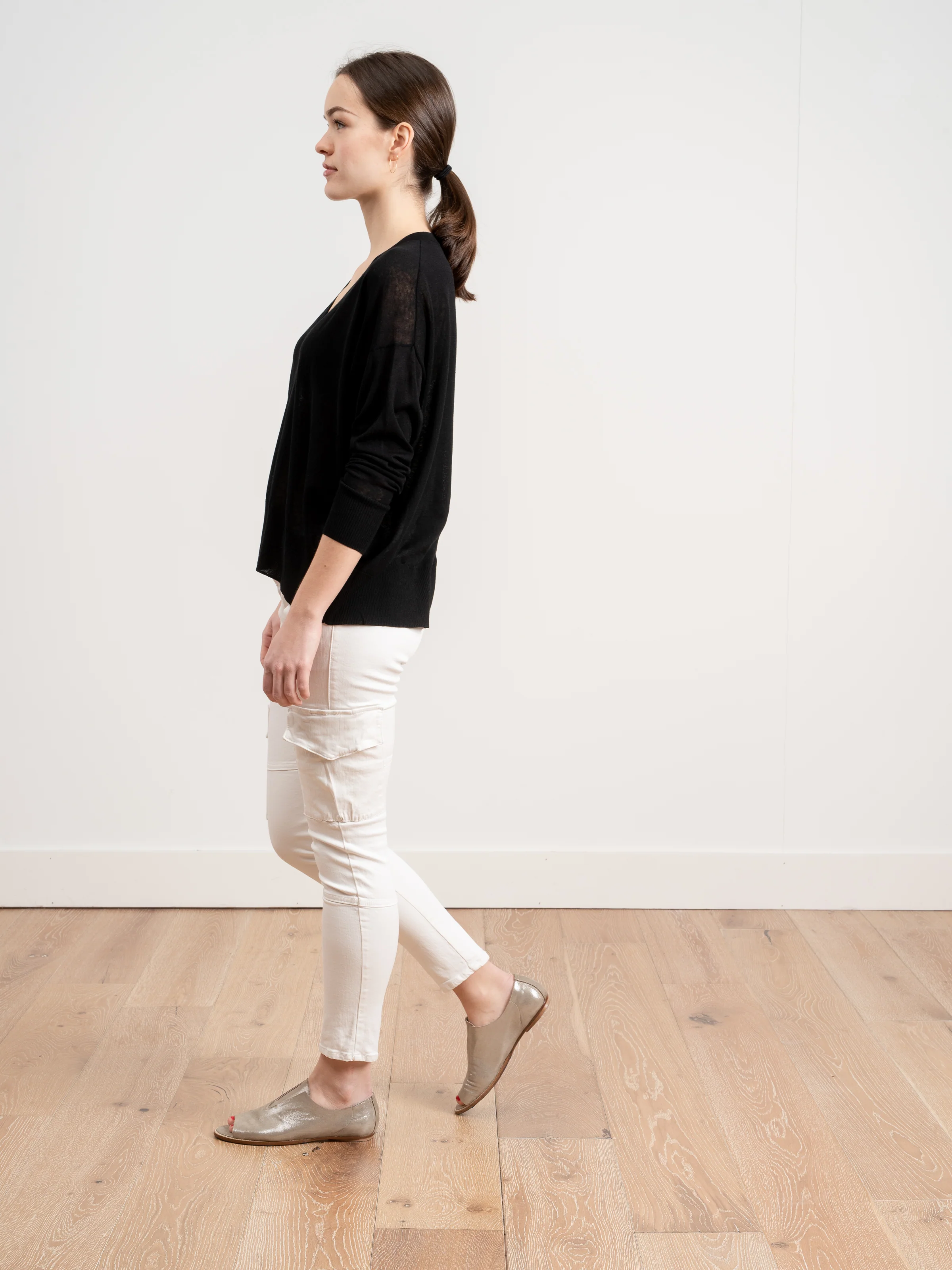 basic v-neck sweater - black - Image 2