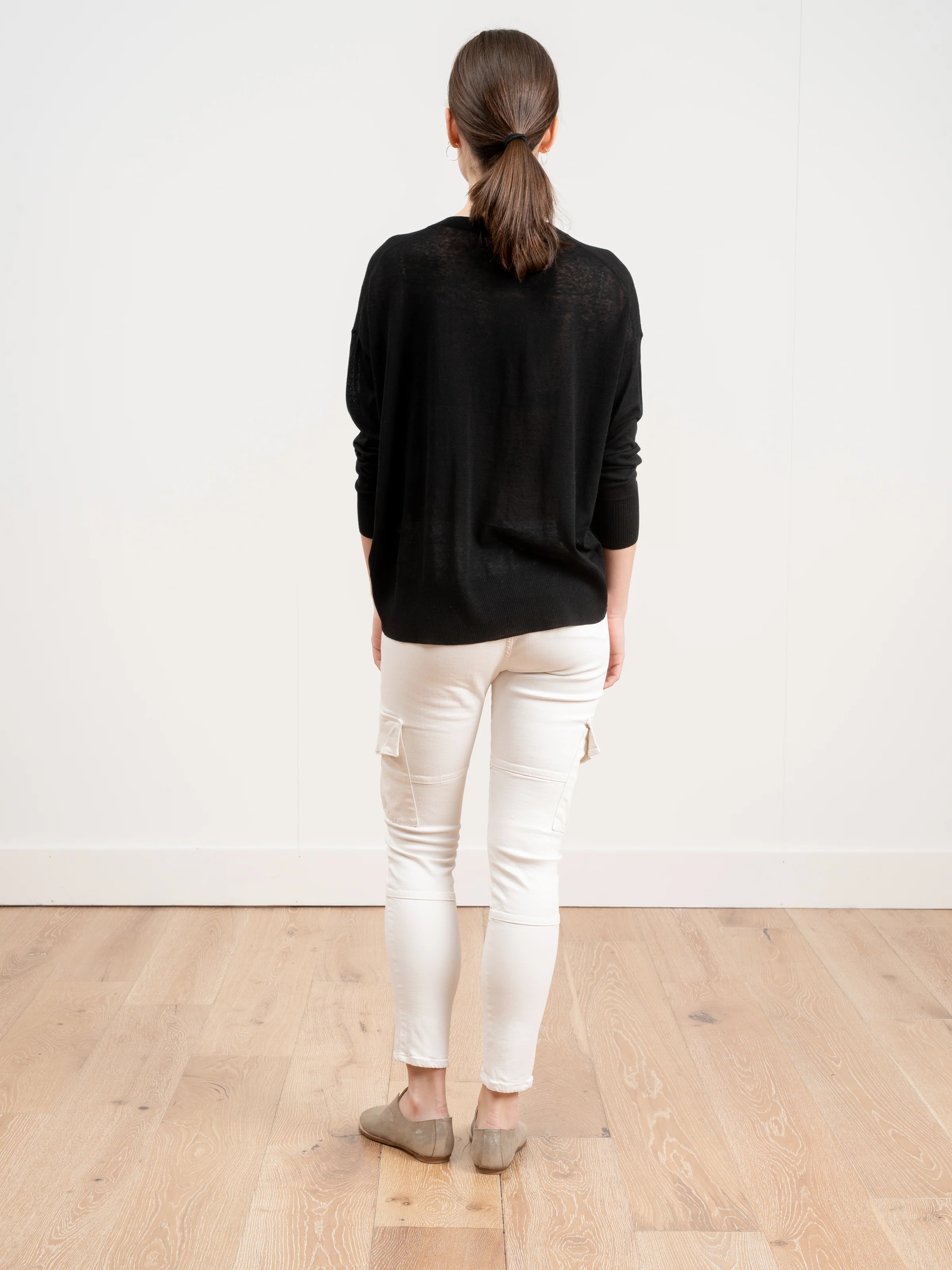 basic v-neck sweater - black - Image 3