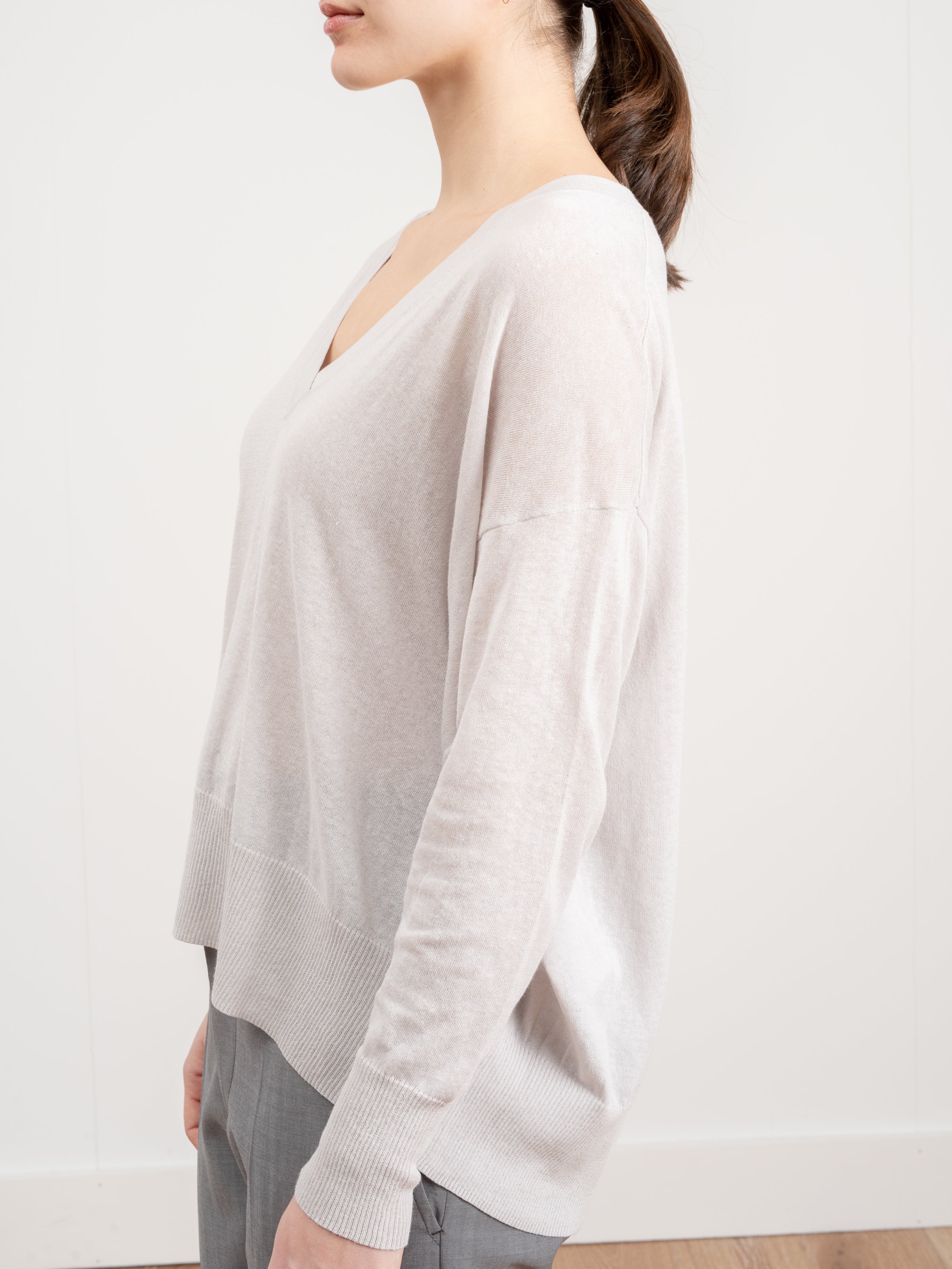 basic v-neck sweater - light grey - Image 5