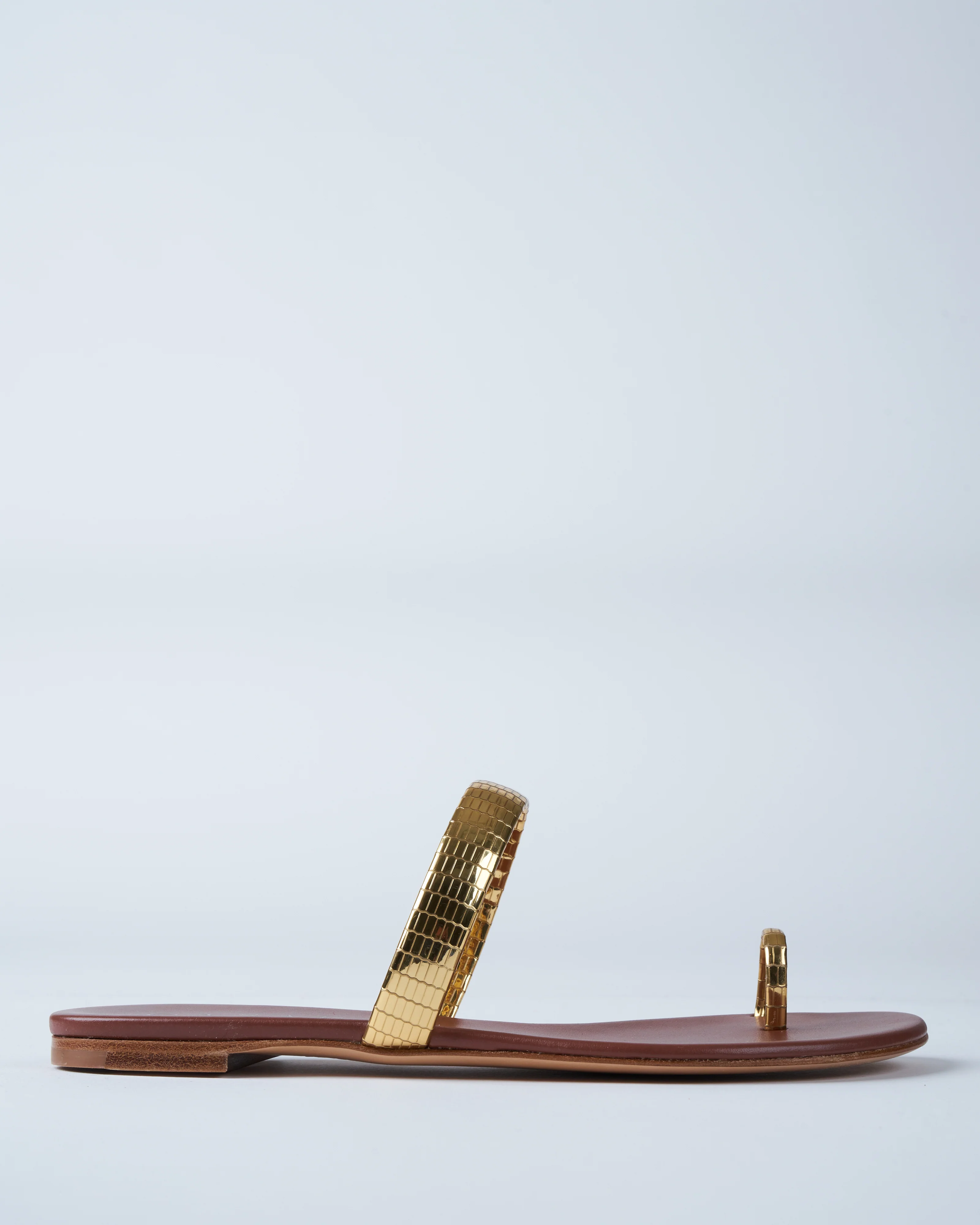 flat-c-viper sandal w/ toe ring - gold straps + rum - Image 3