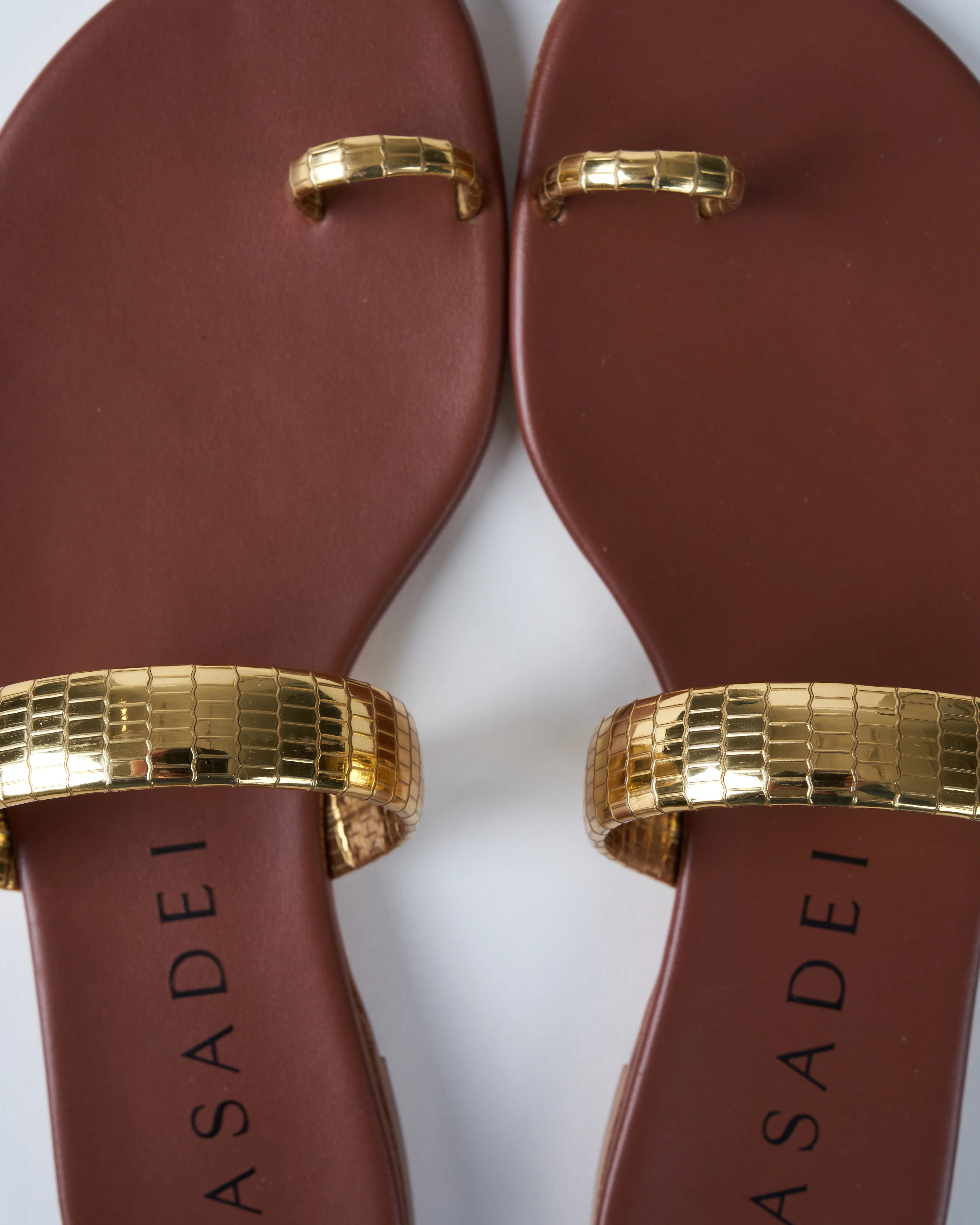 flat-c-viper sandal w/ toe ring - gold straps + rum - Image 6
