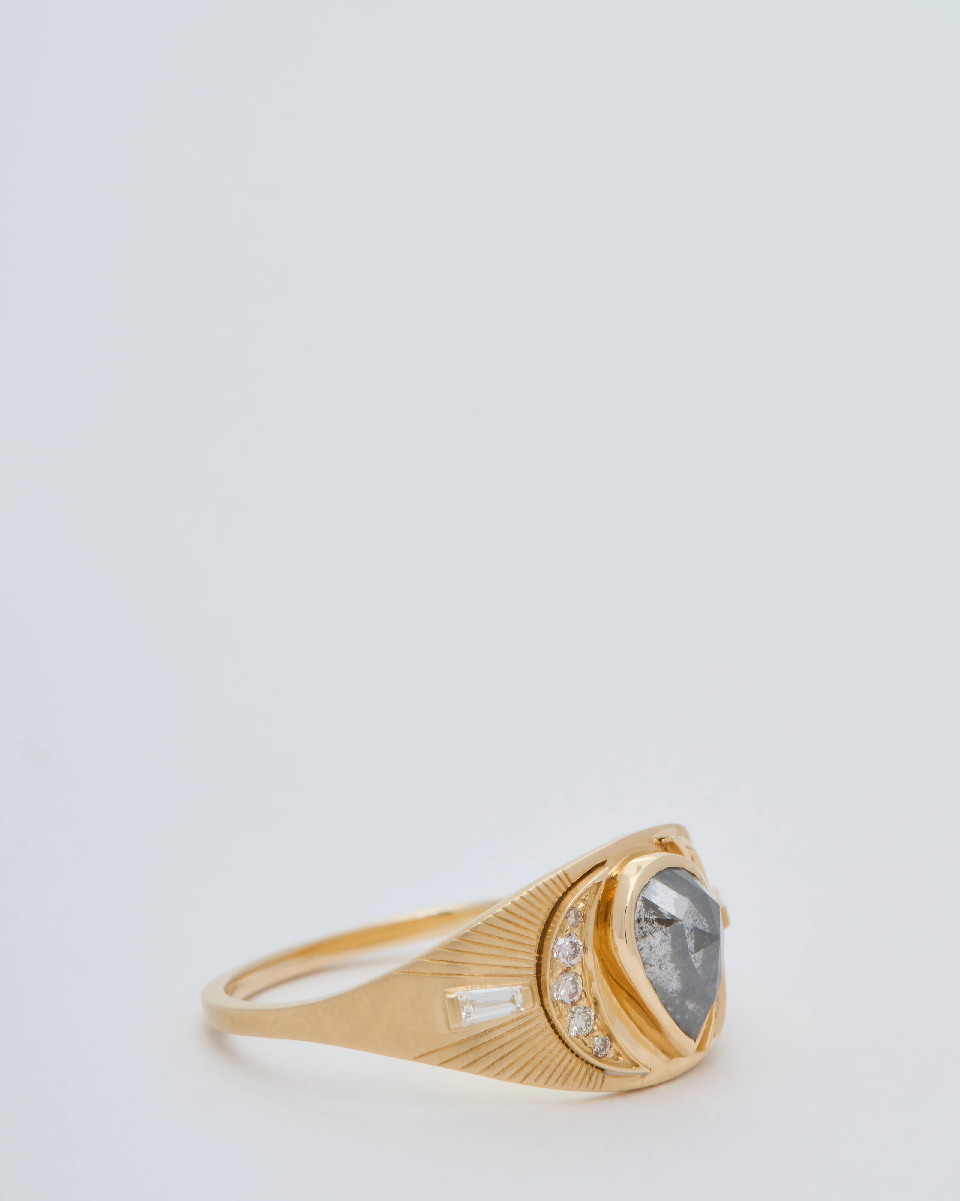 pear/oval diamond ring - Image 2