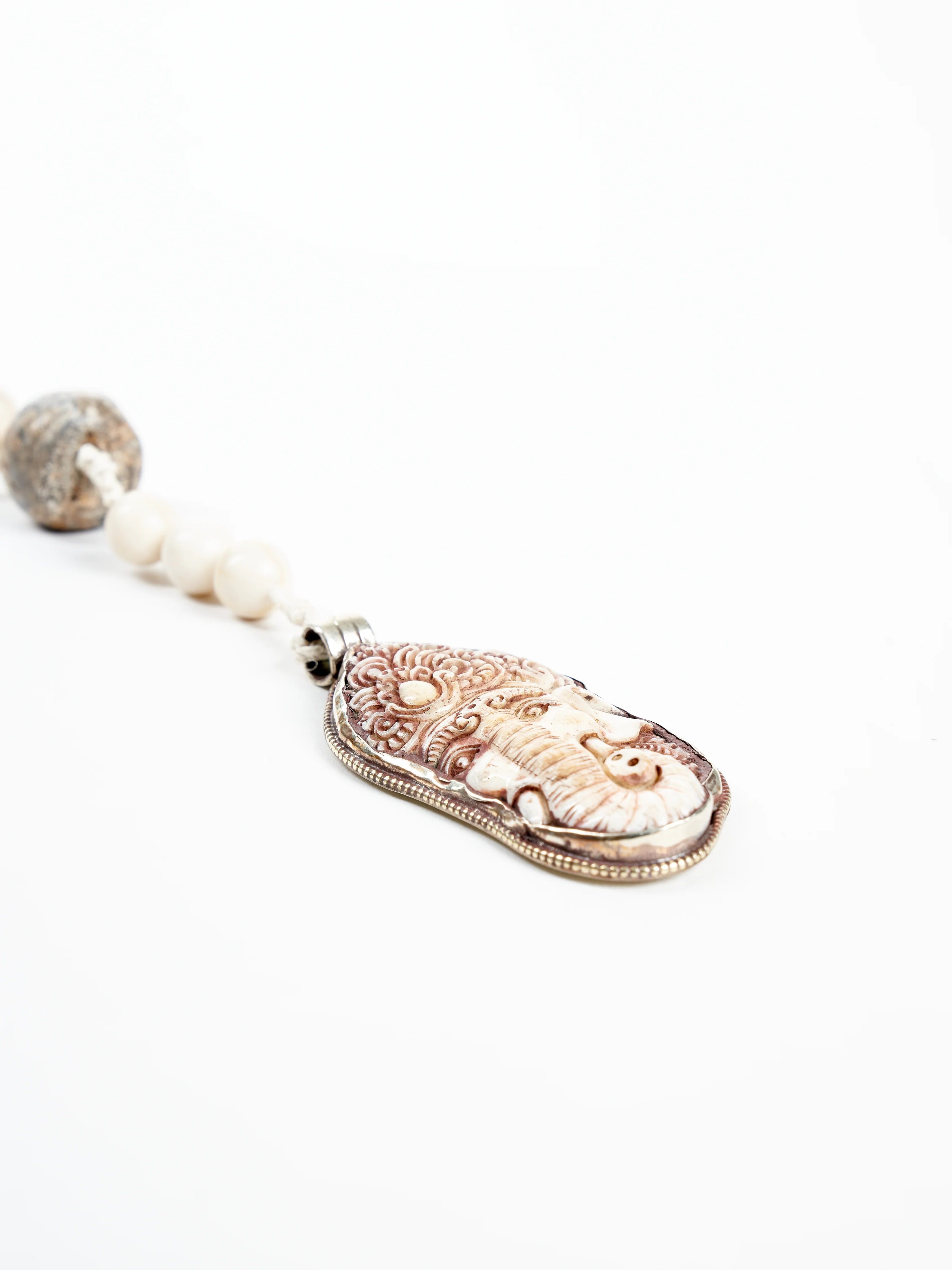 stone bead necklace with elephant pendant - Image 3