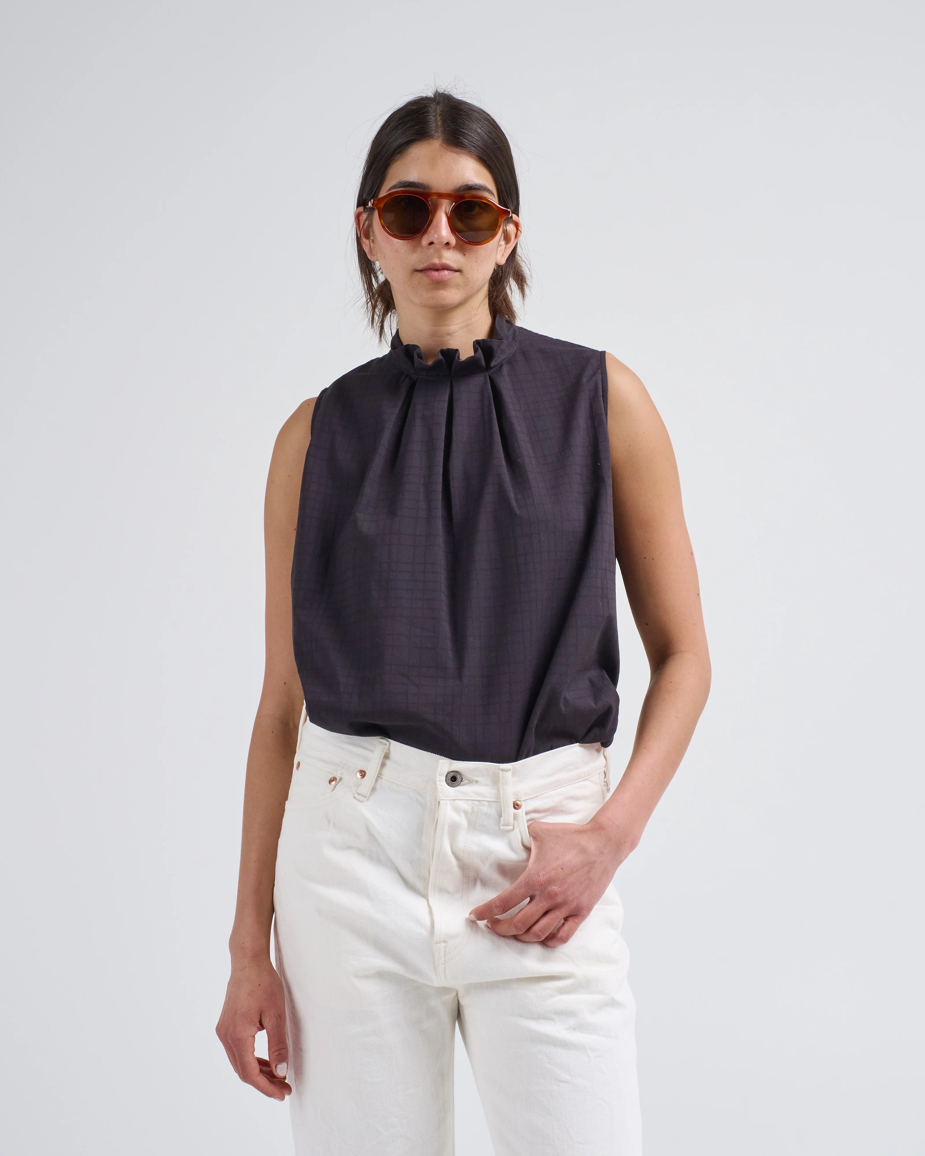 sleeveless tuck collar blouse