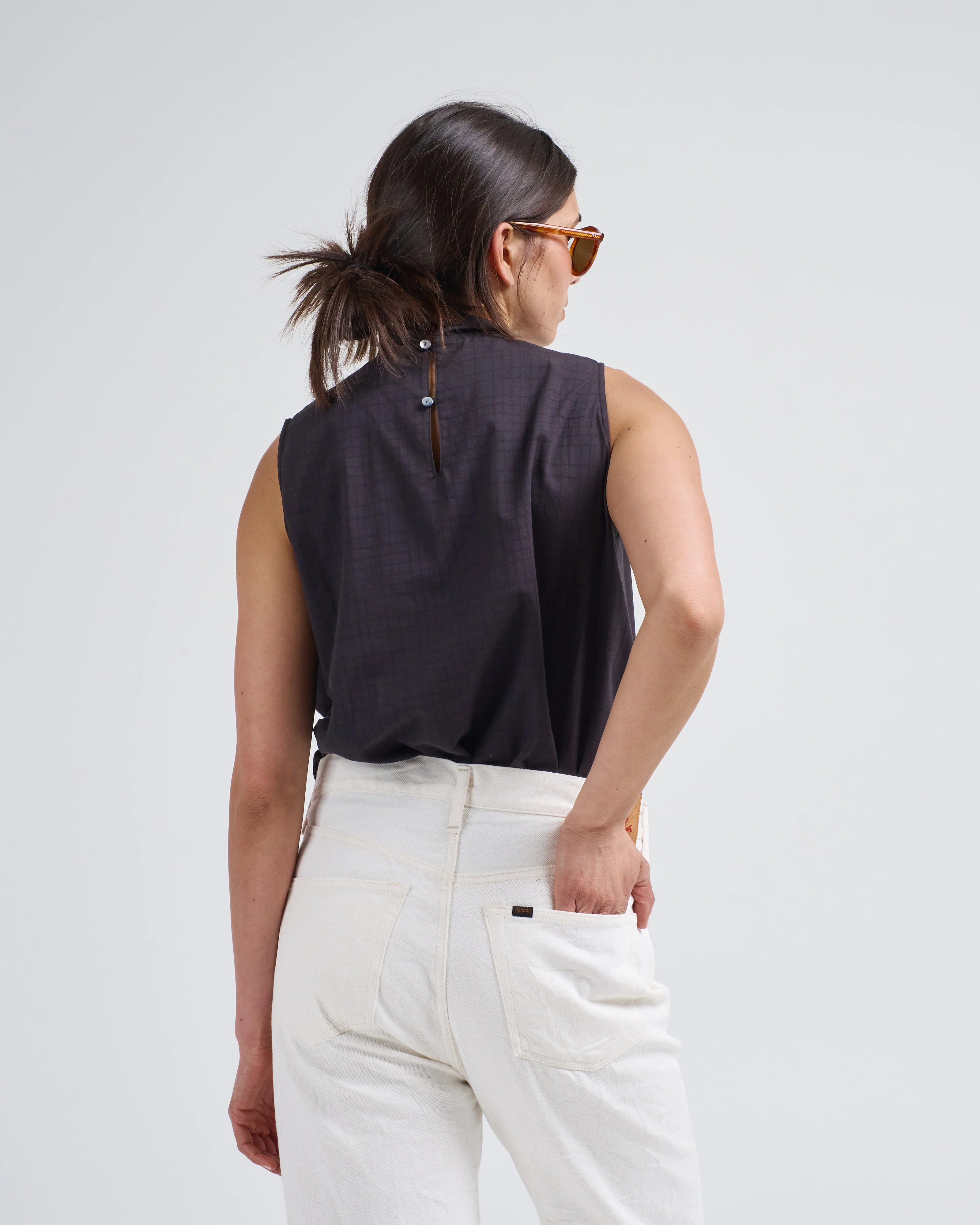 sleeveless tuck collar blouse - Image 4