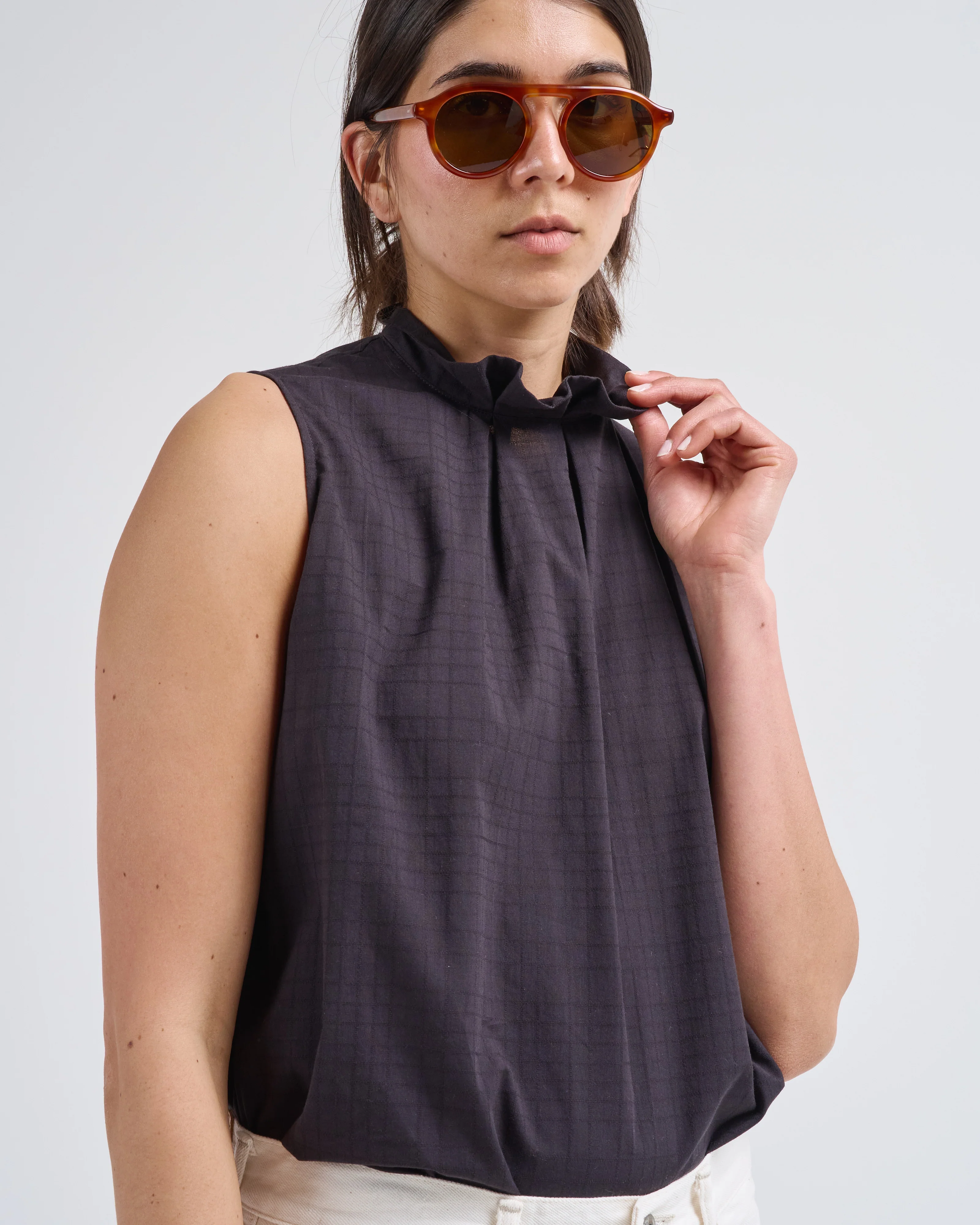 sleeveless tuck collar blouse - Image 5