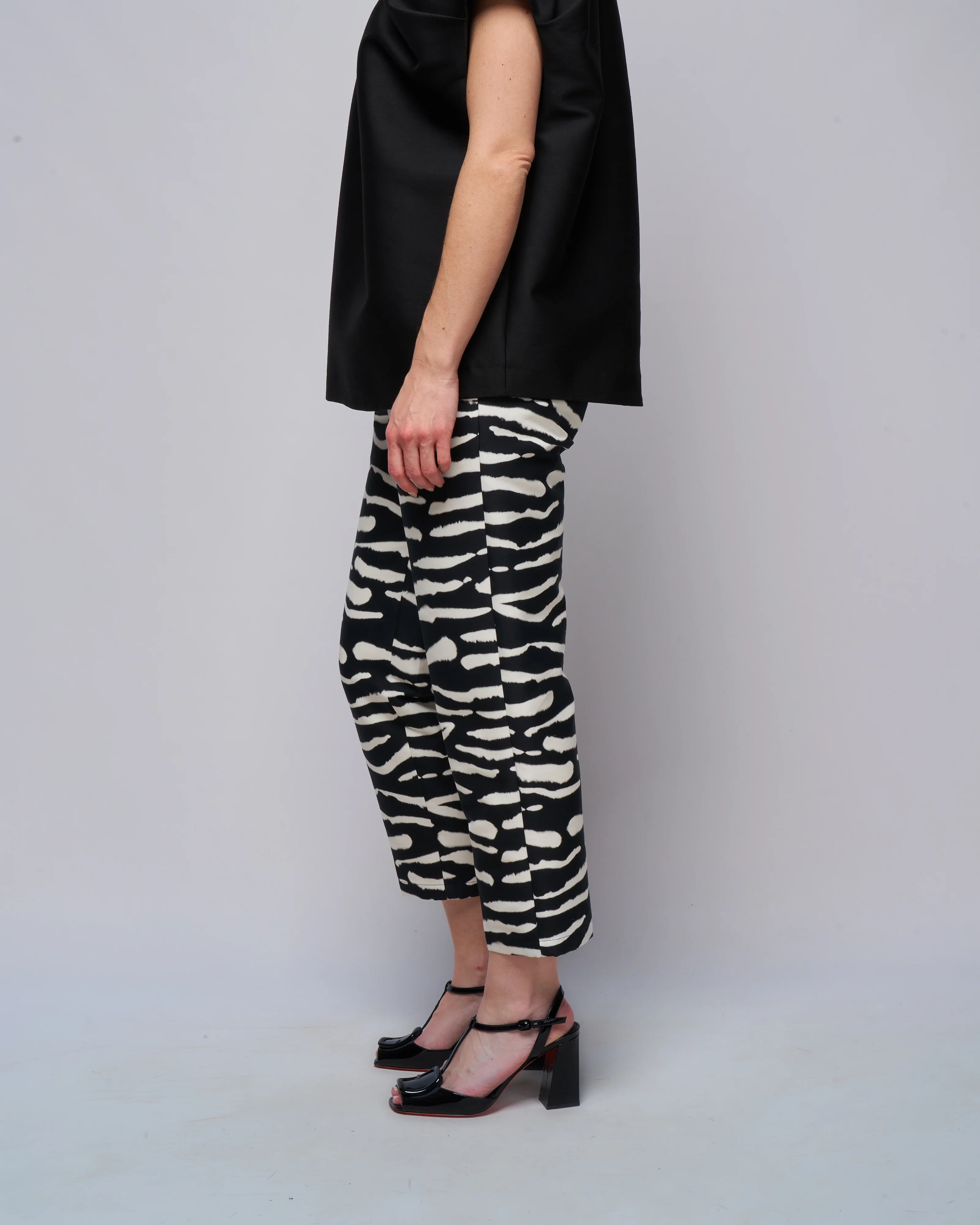 elastic waistband trousers - black wild stripes - Image 3
