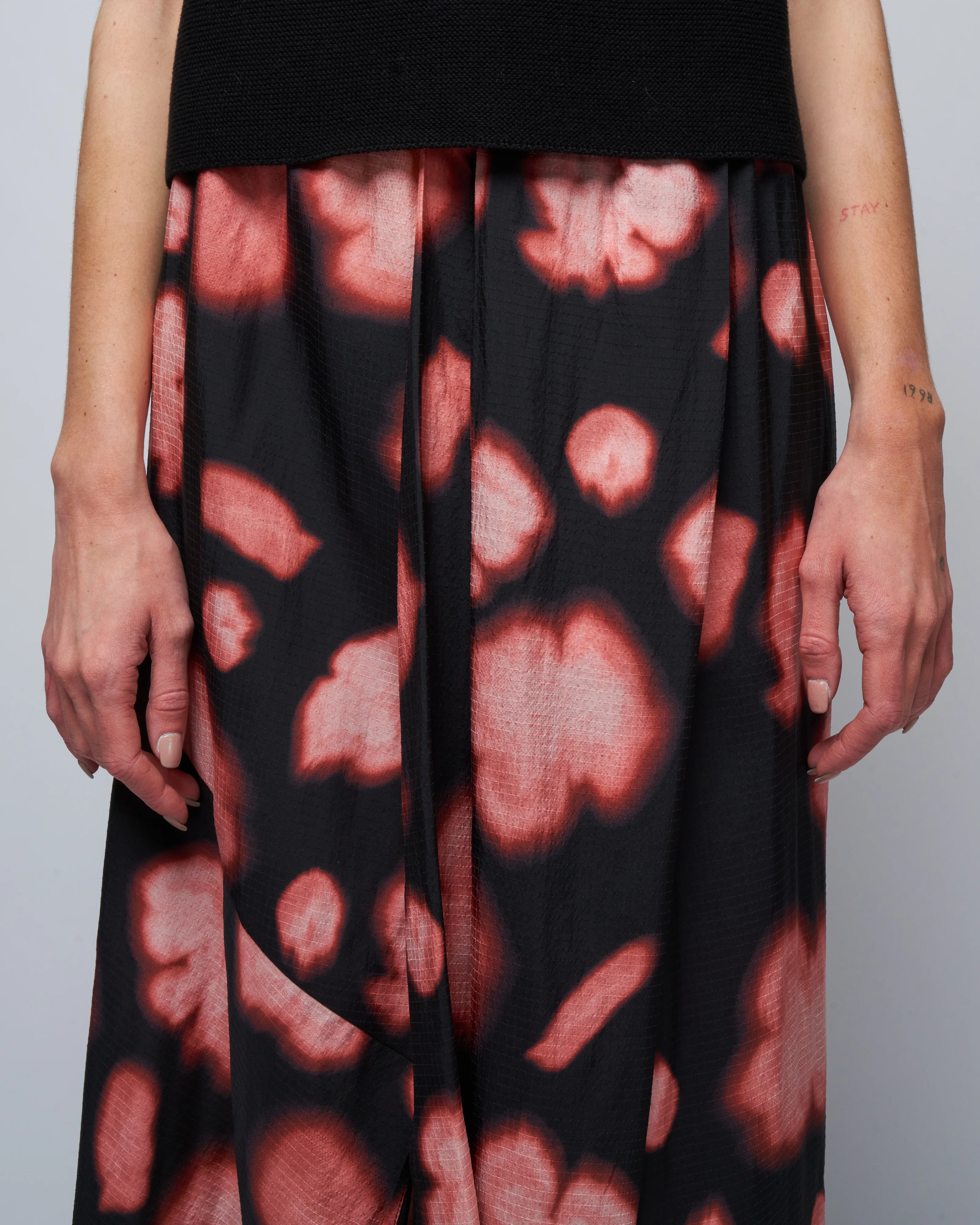fluid elastic waistband skirt - coral leaves - Image 4