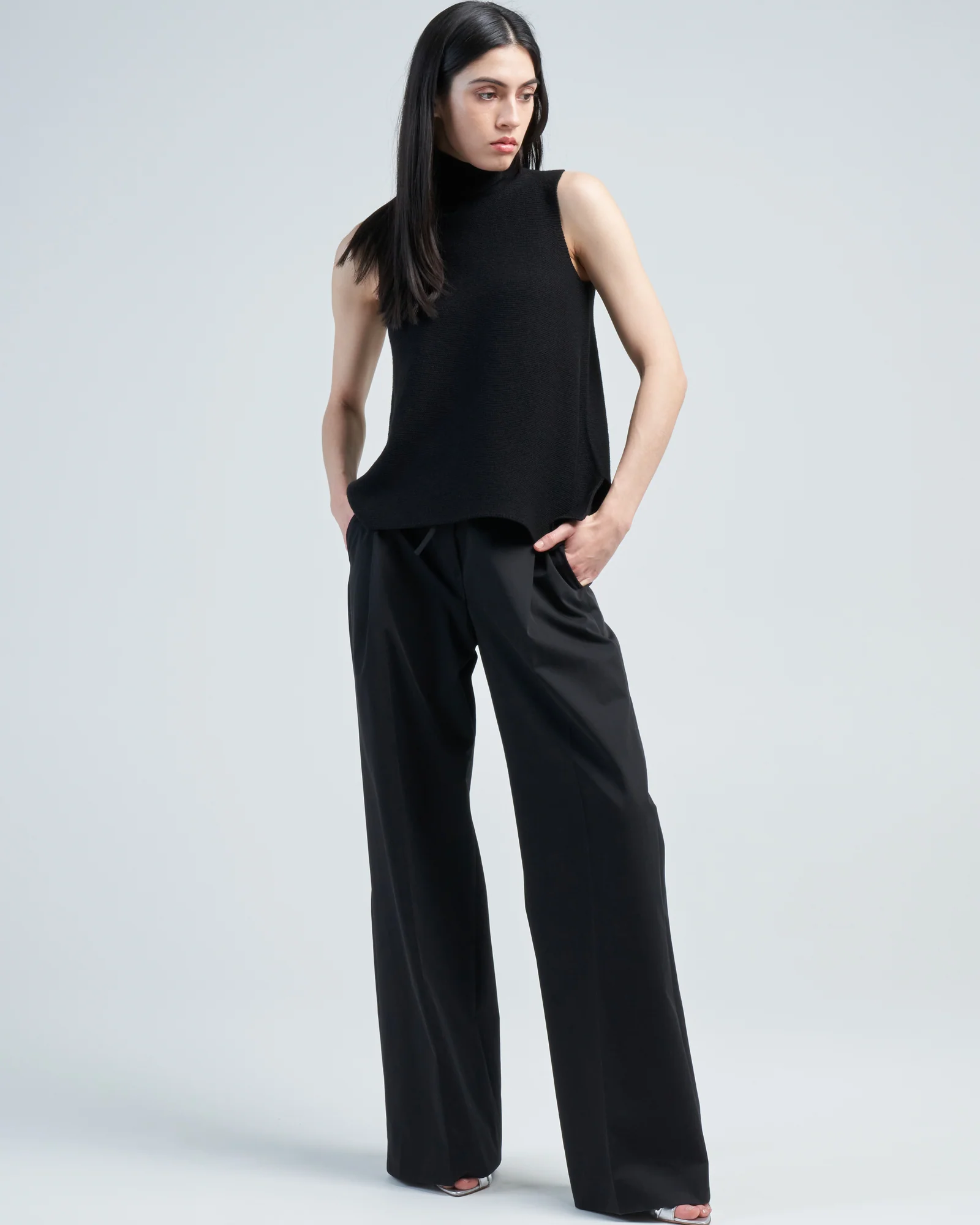 sleeveless tneck - Image 2