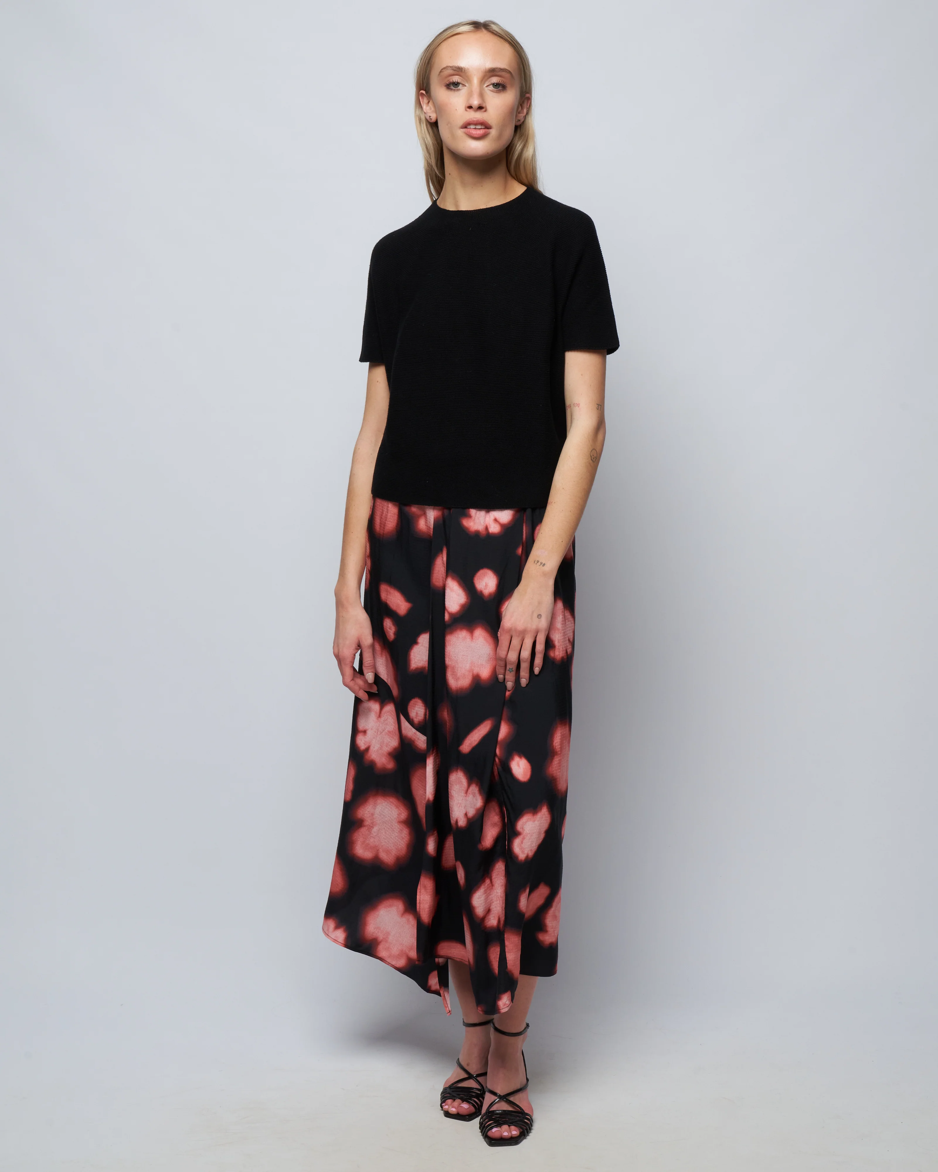 whole garment short sleeve knit top - black - Image 2