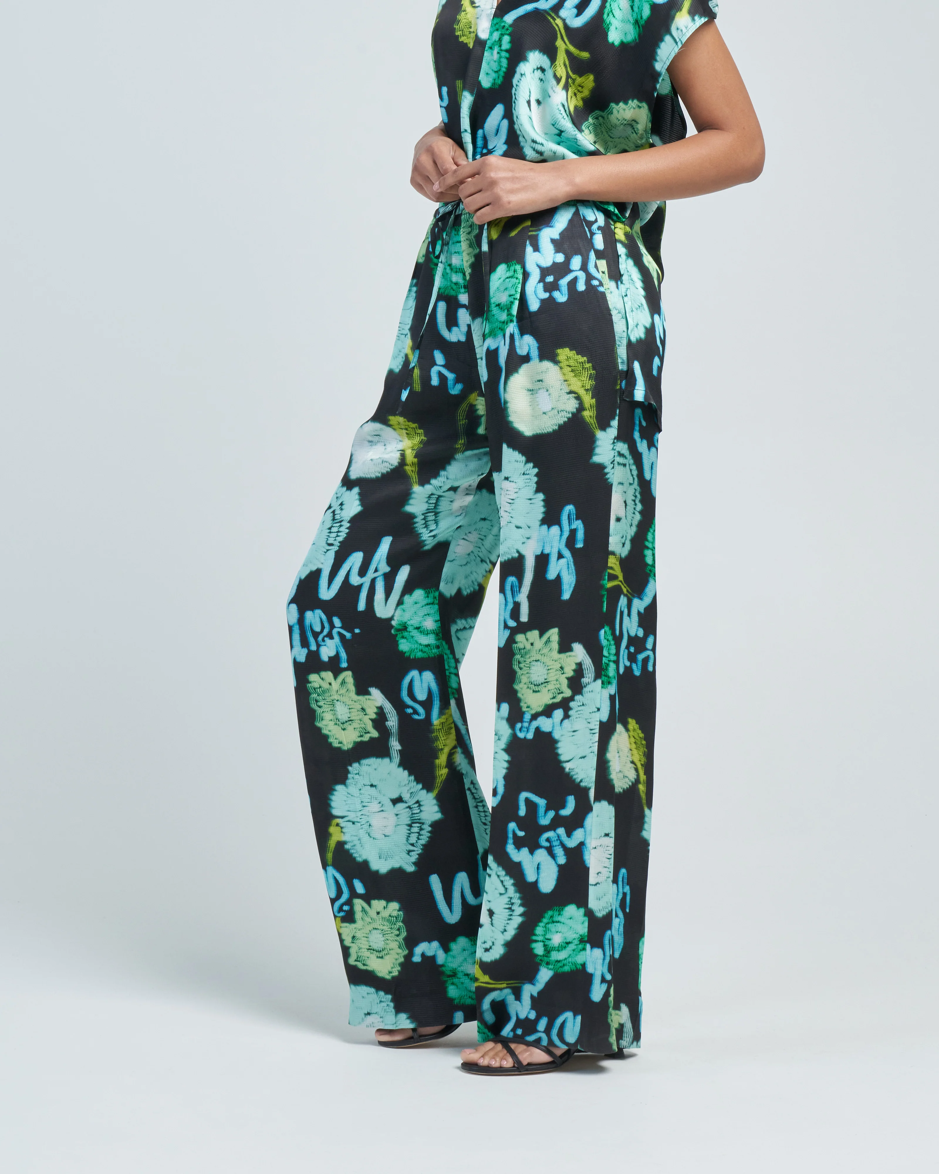 wide leg printed trouser - Image 3