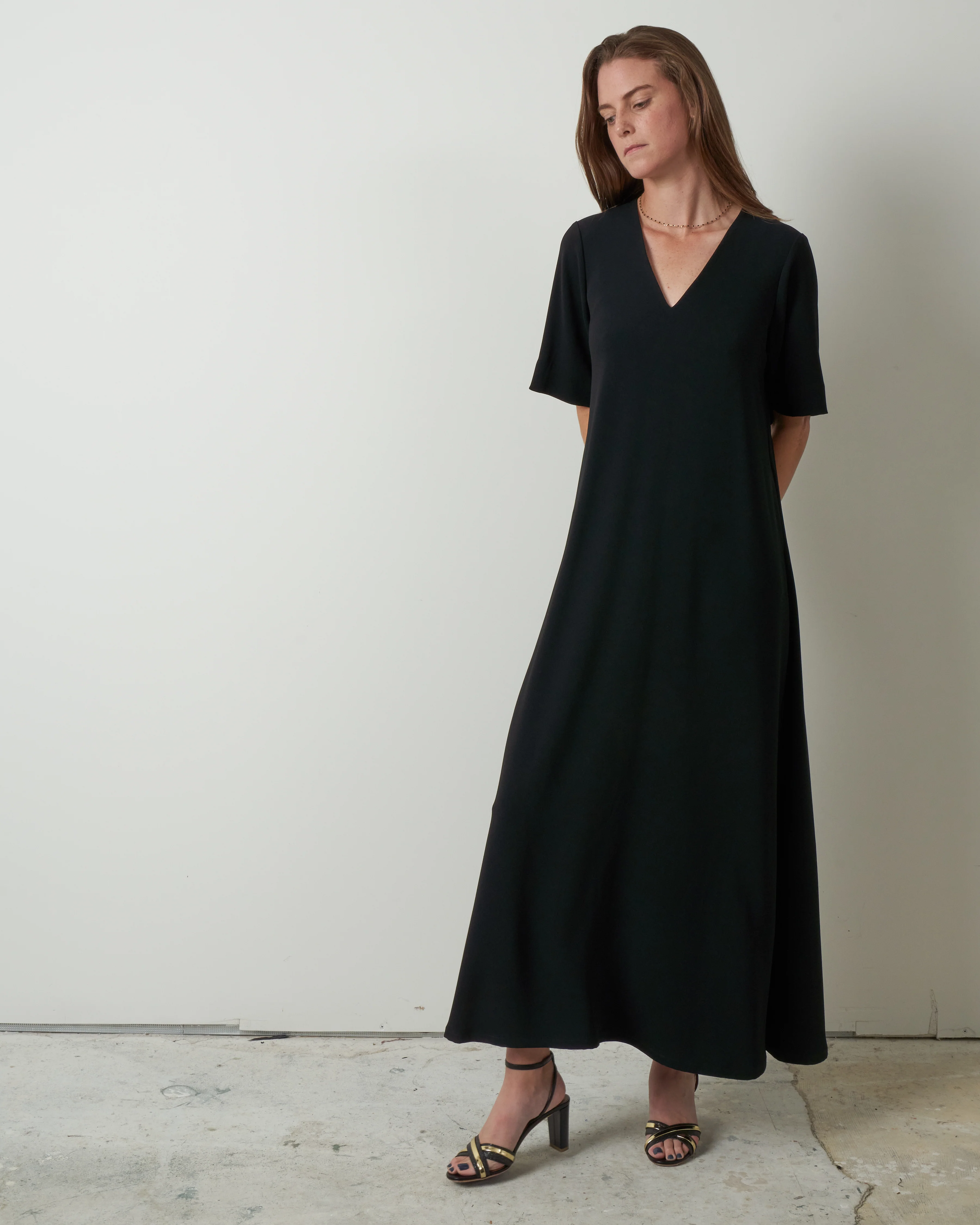 crepe v-neck long dress - black - Image 3