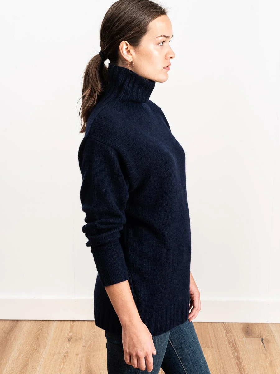 oversized turtleneck - navy - Image 6