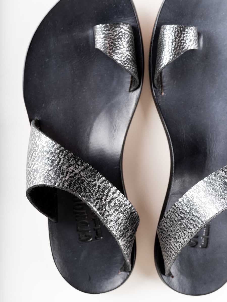 thong sandal - metallic black - Image 3
