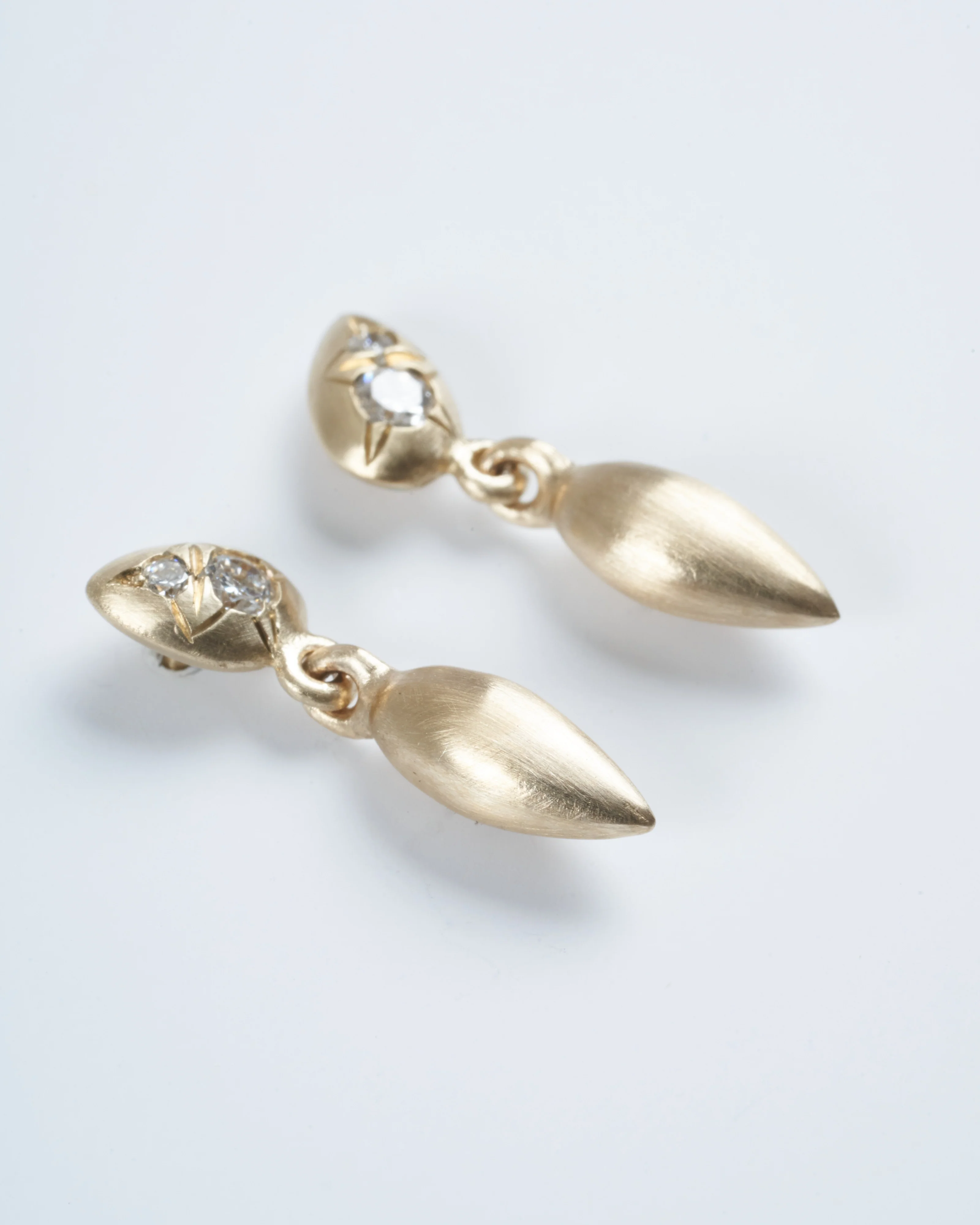 pisa drop diamond earrings - gold - Image 2