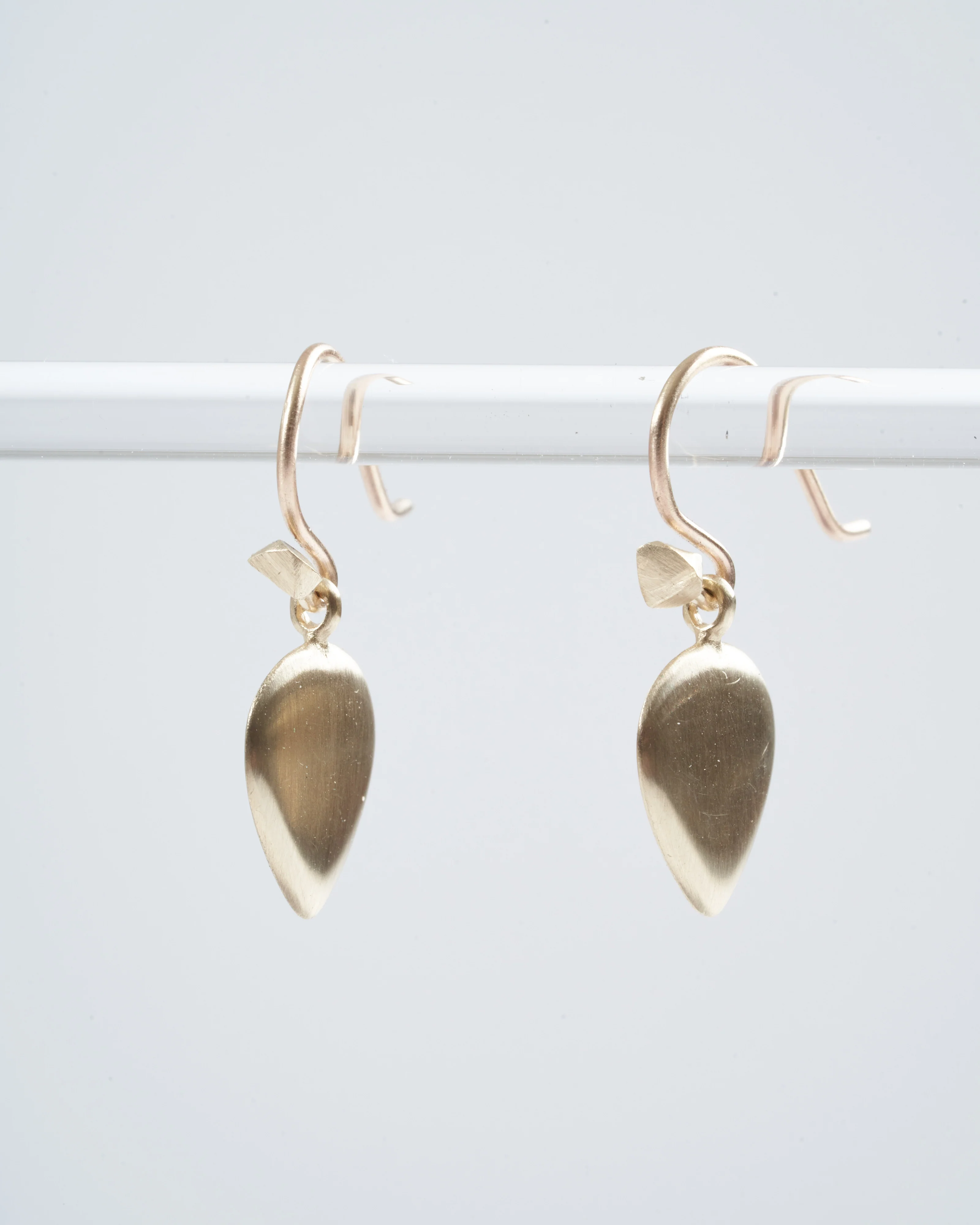 ravan drop earrings - gold - Image 2