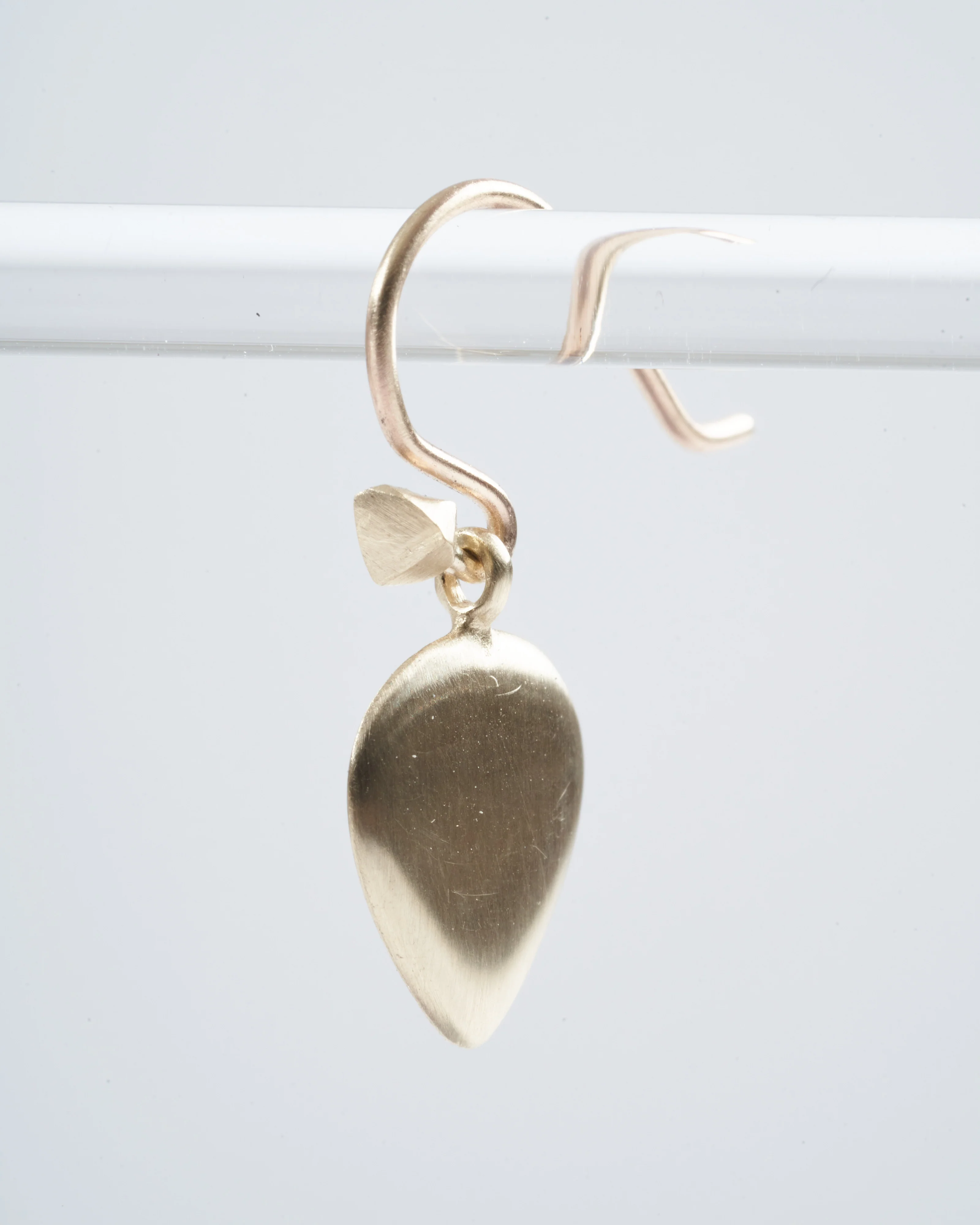 ravan drop earrings - gold - Image 3