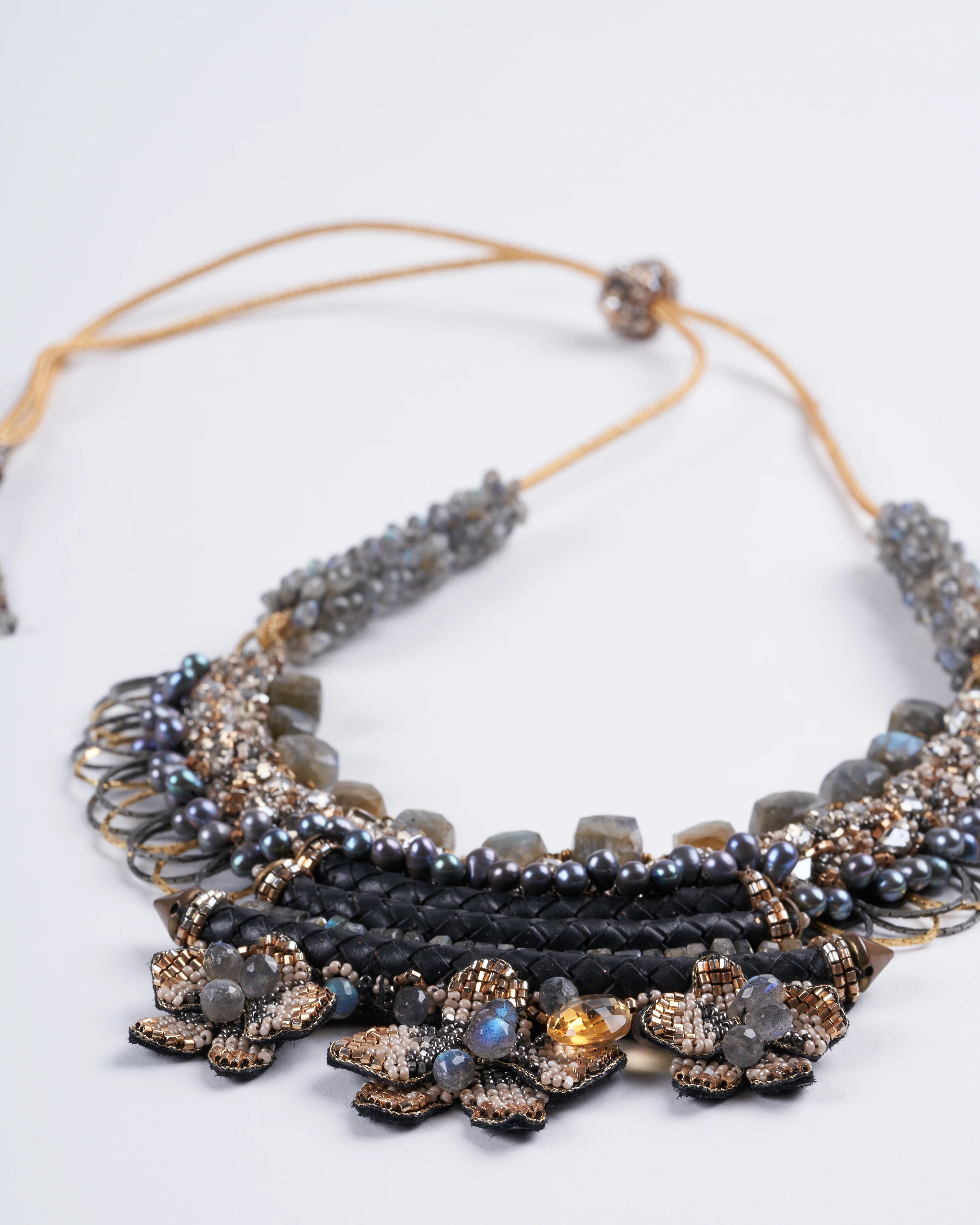 camari necklace - dark navy - Image 3