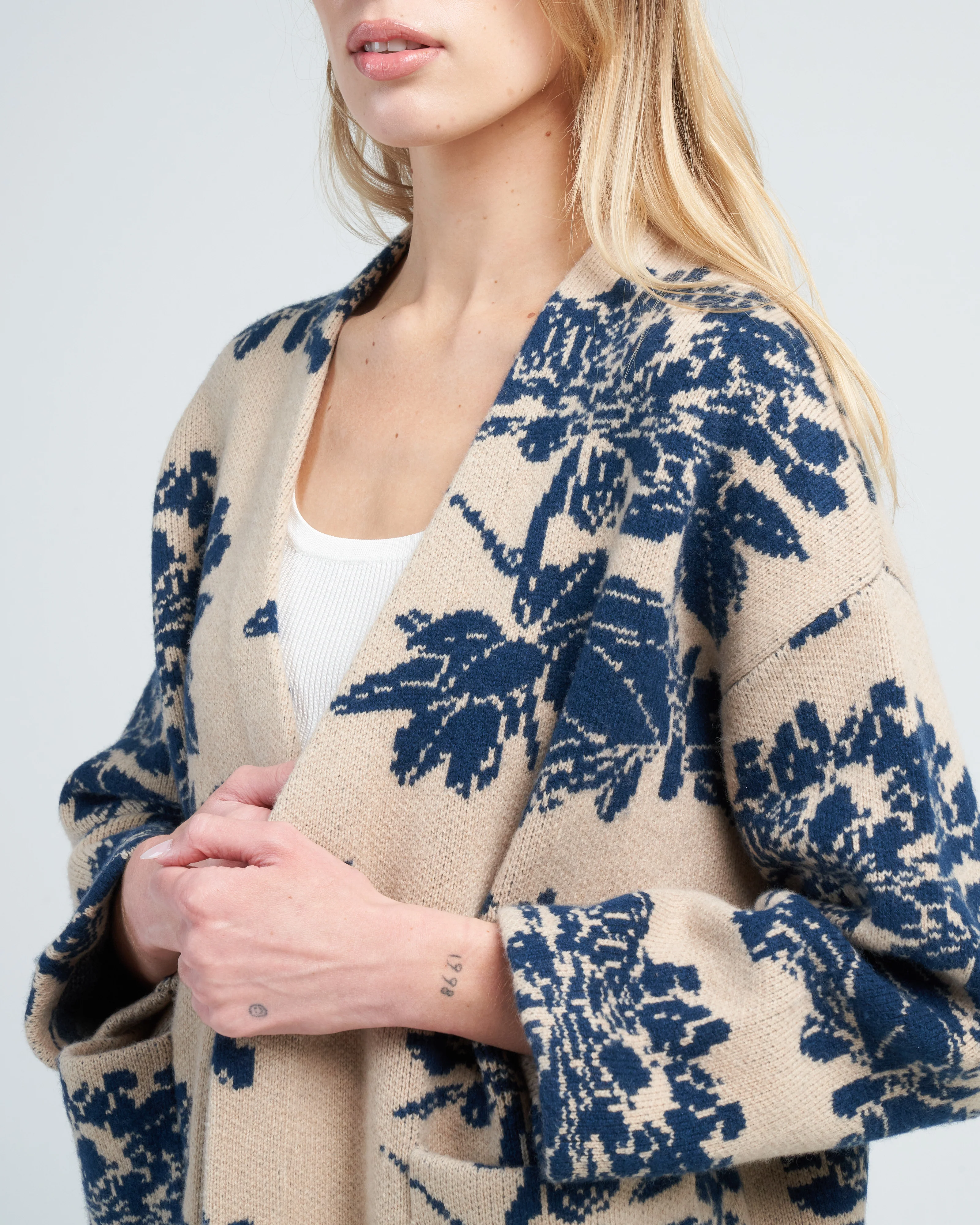 sonia cardigan - biscuit/dark indigo - Image 5