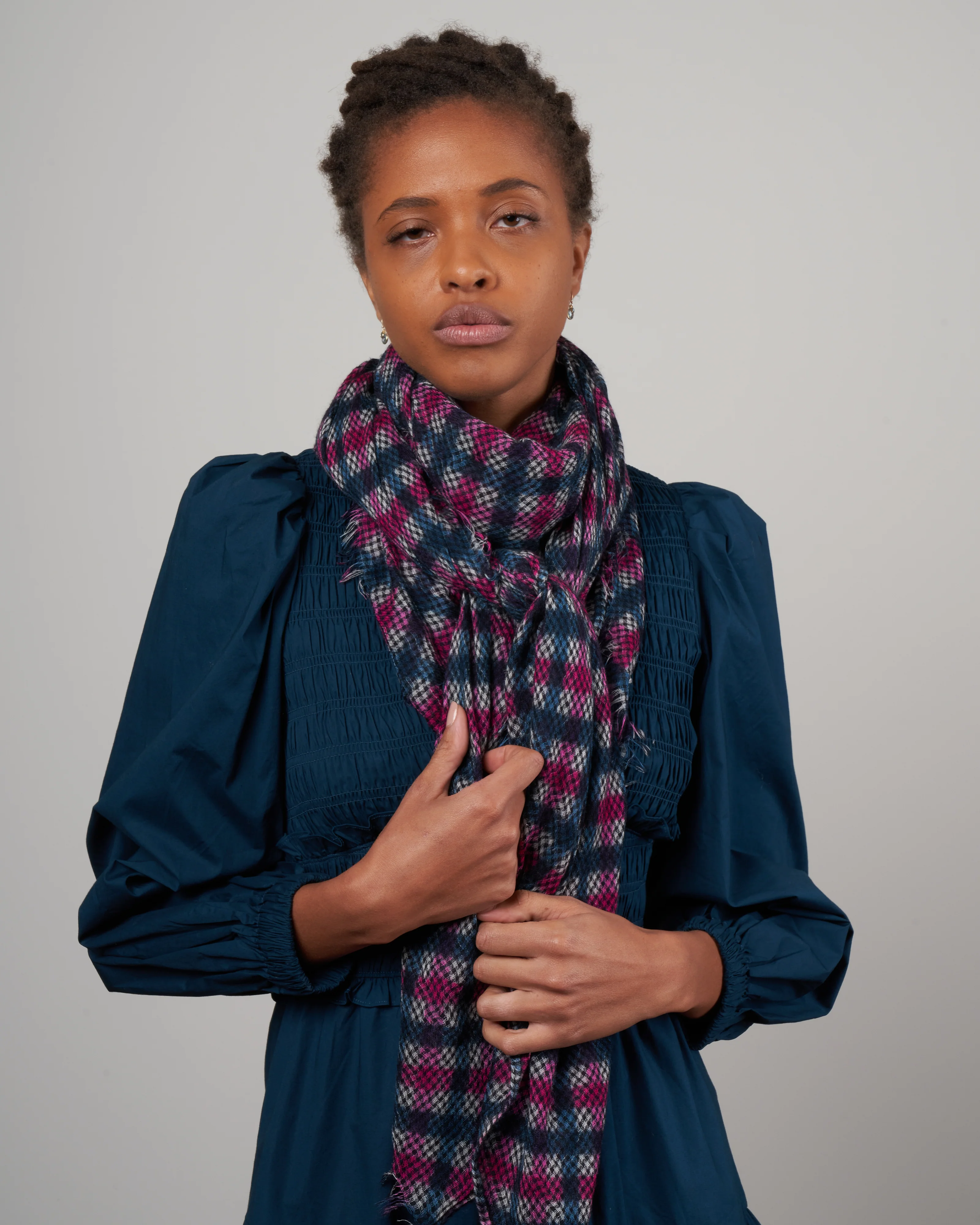ginga check scarf - quadra blue fuschia - Image 2