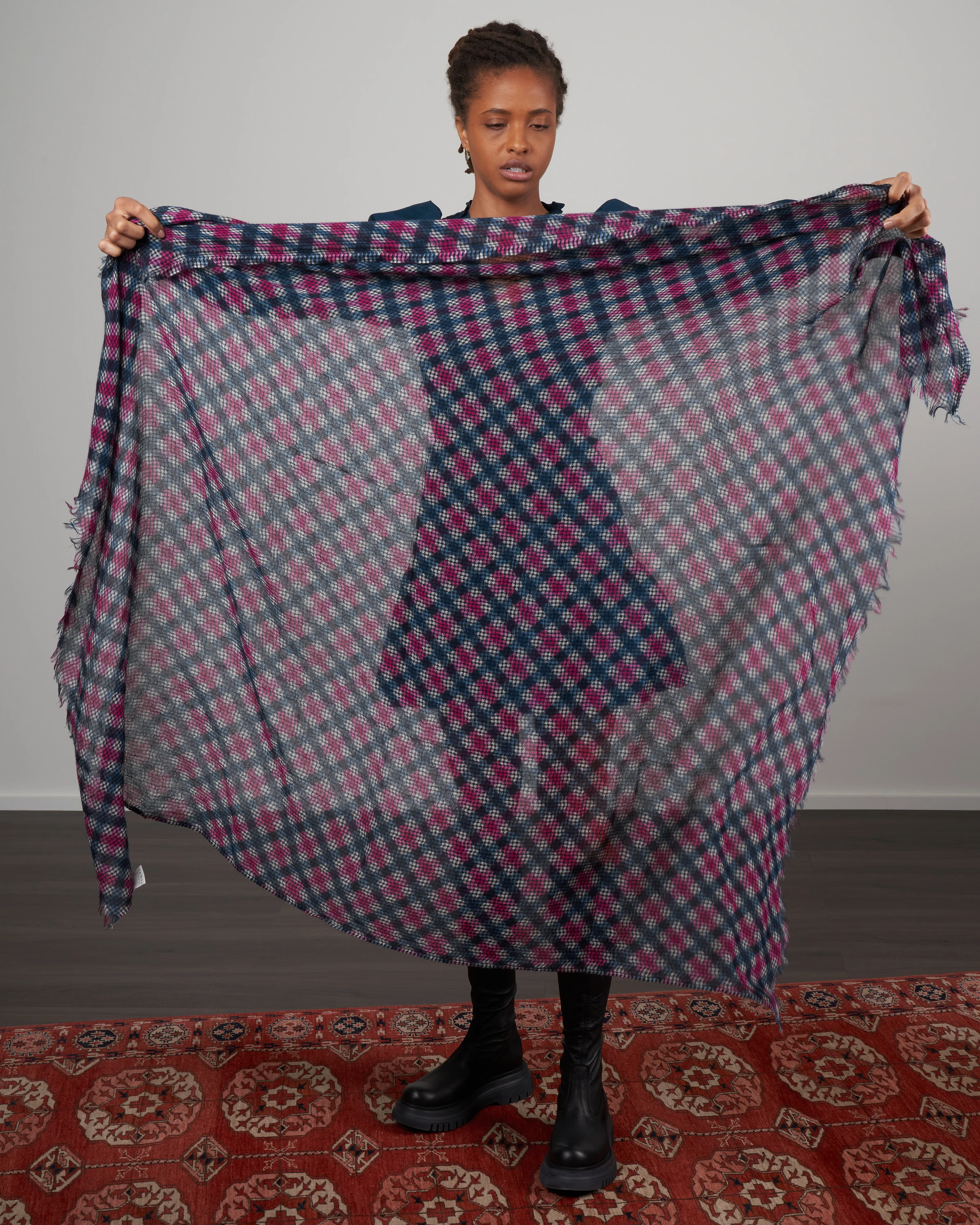 ginga check scarf - quadra blue fuschia - Image 3