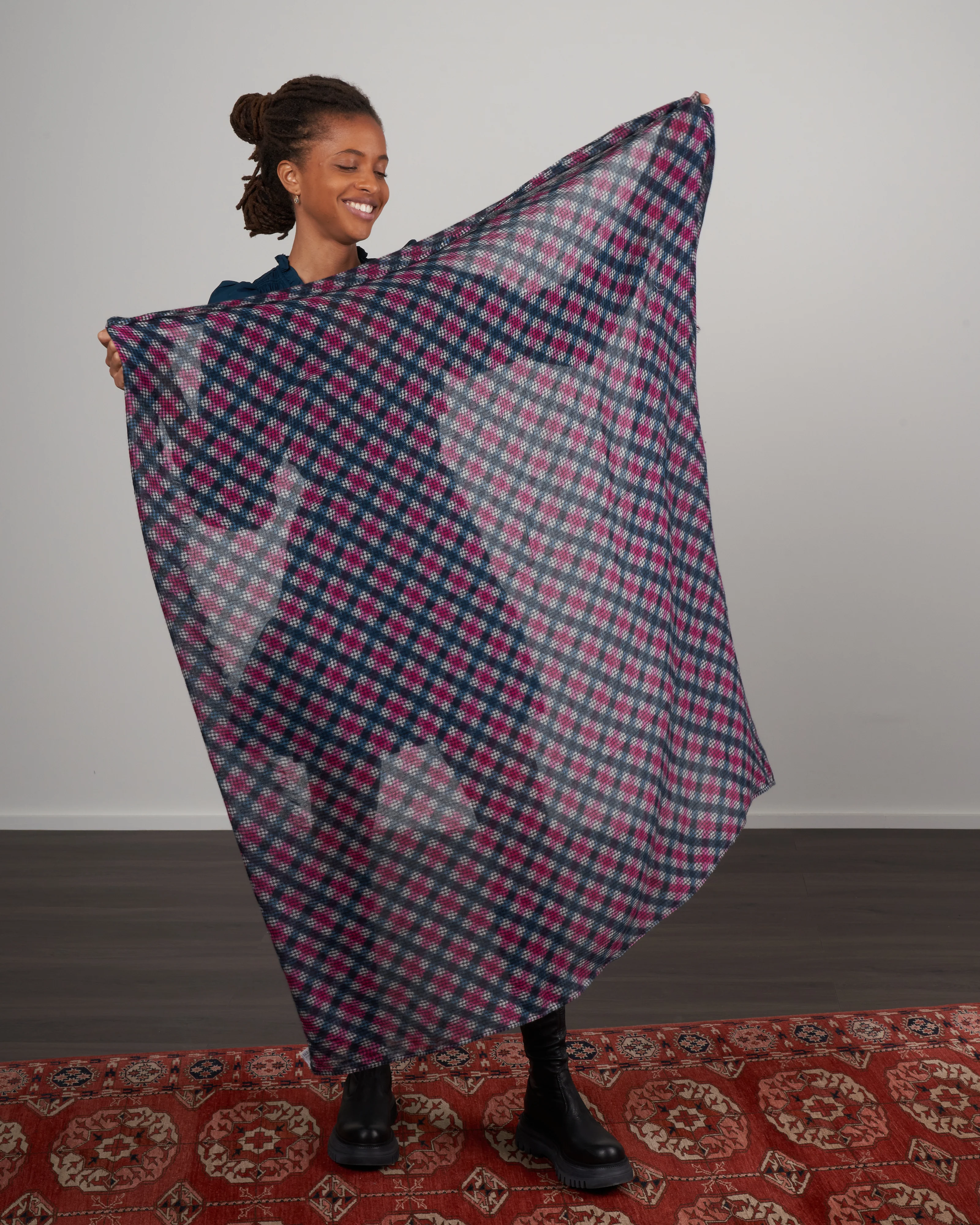 ginga check scarf - quadra blue fuschia - Image 4