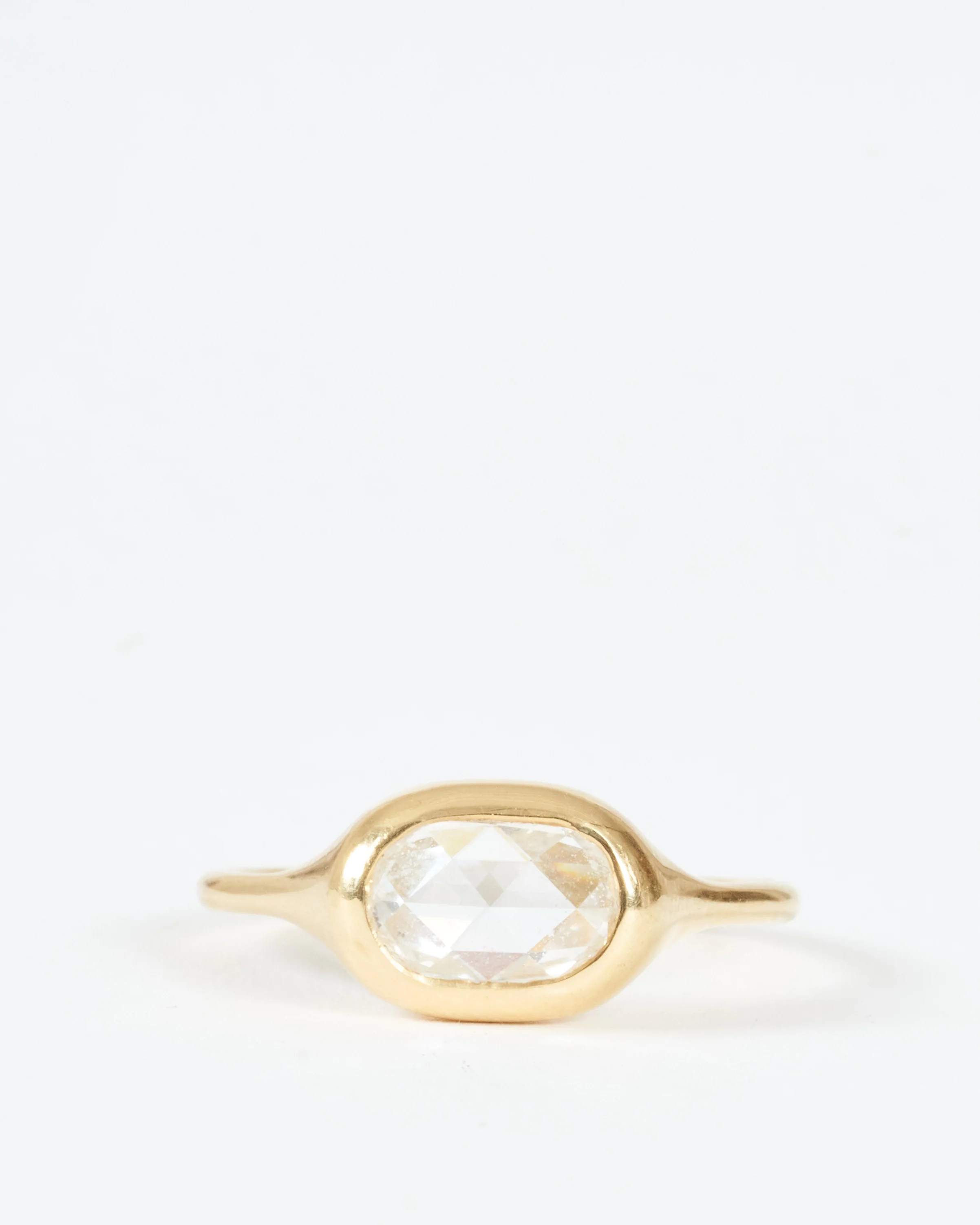 carved ring east/west oval - Image 2