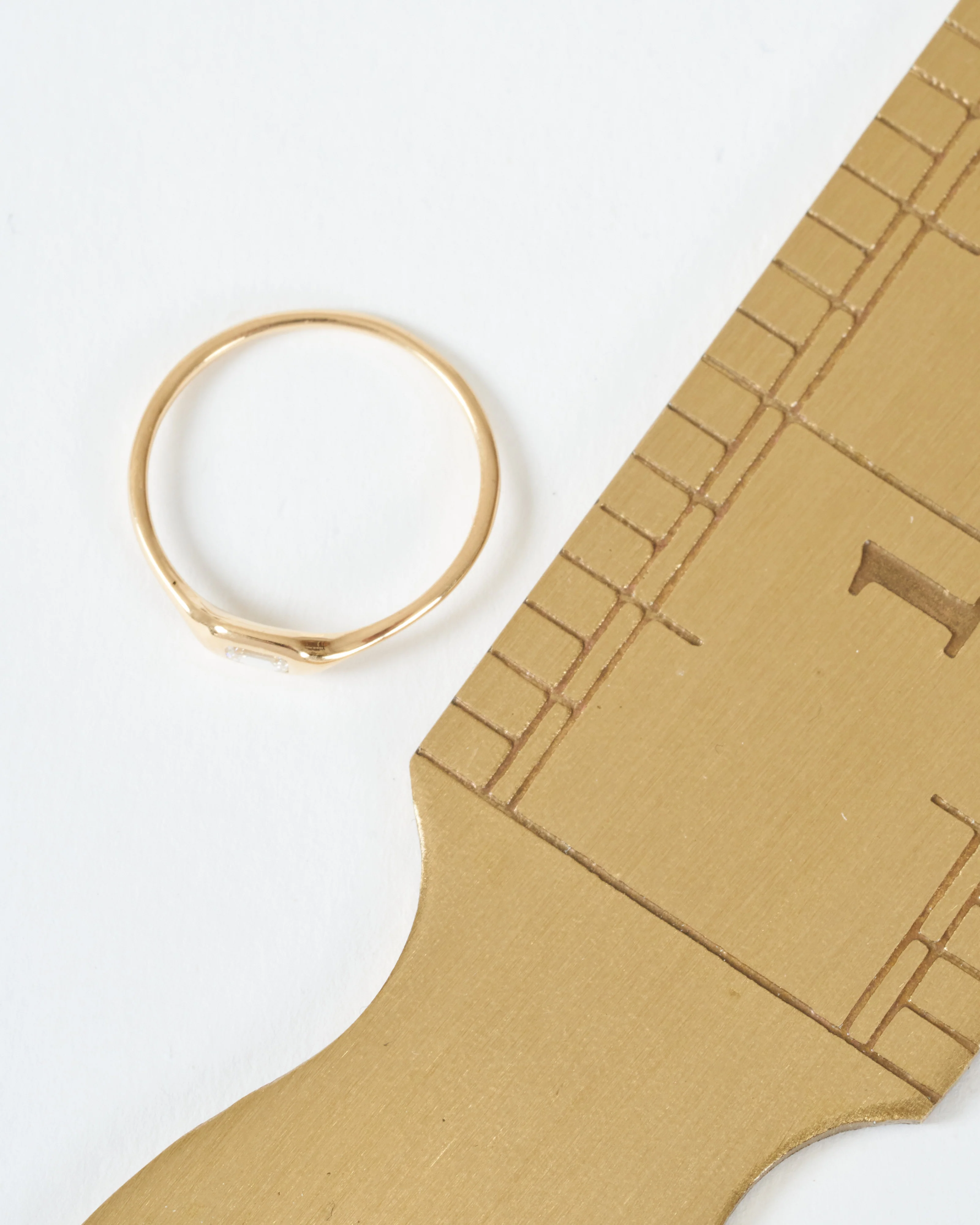mini shape ring emerald cut - Image 8