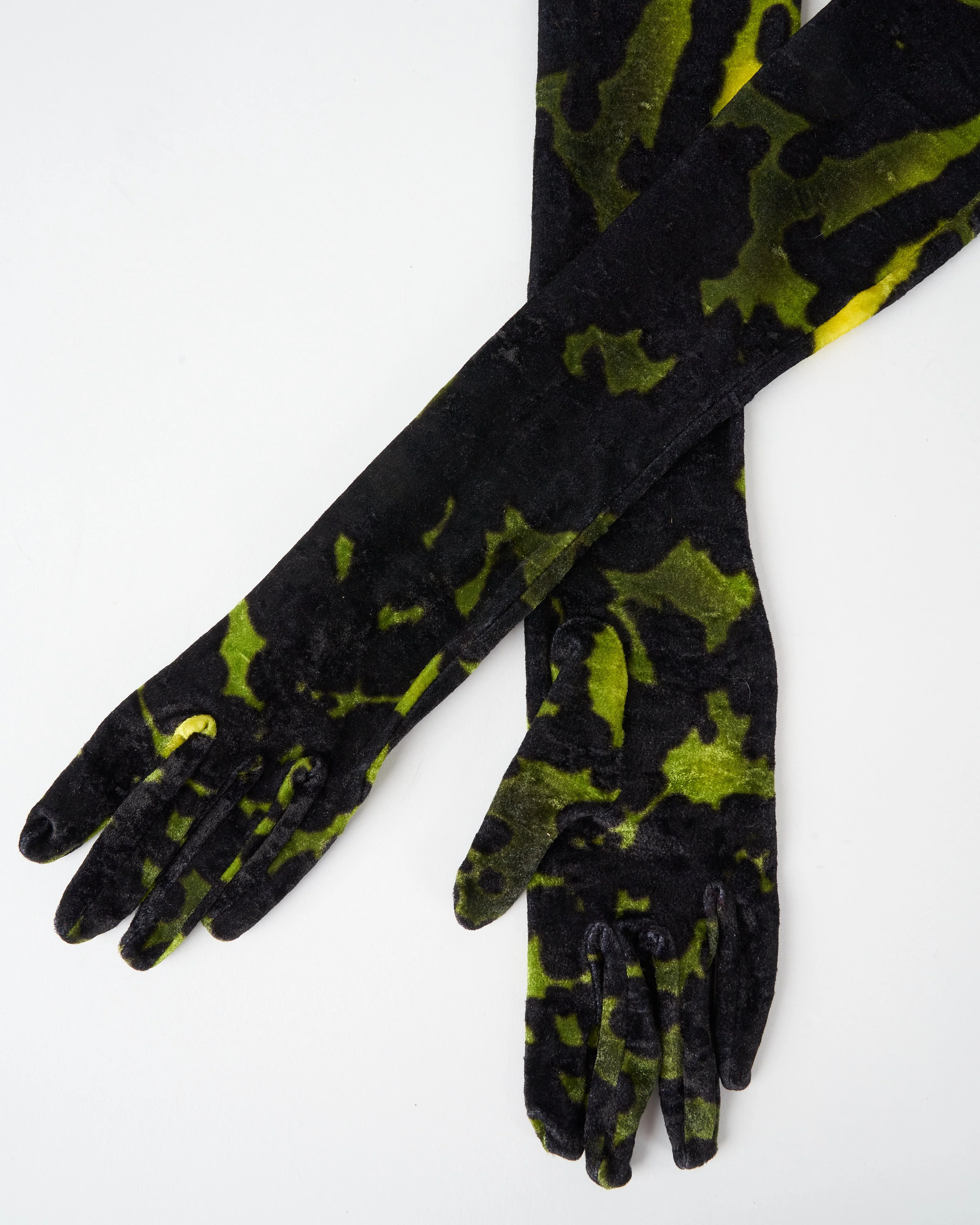 printed velvet gloves - green - Image 5