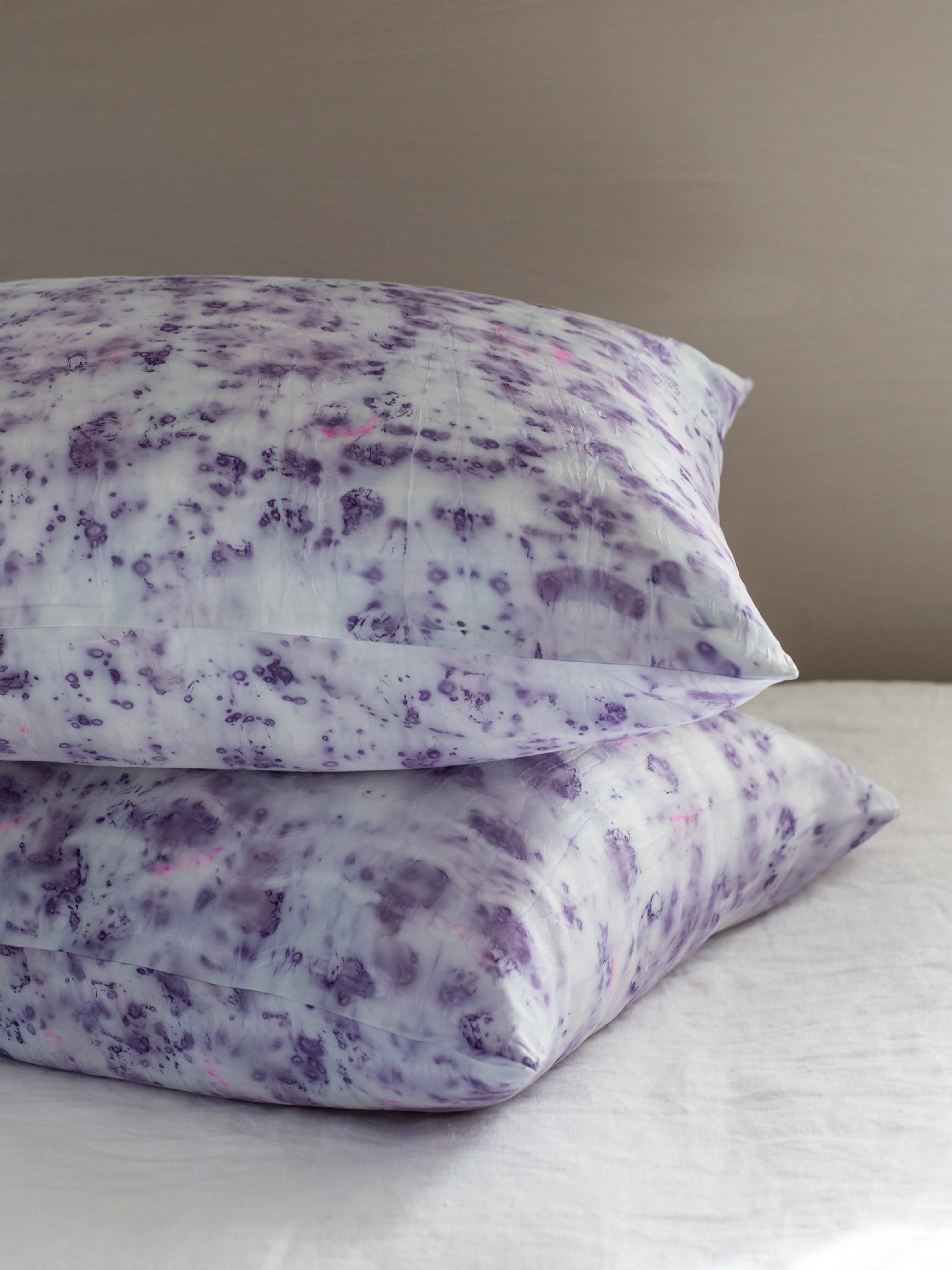 standard pillow case - purple carnation - Image 3