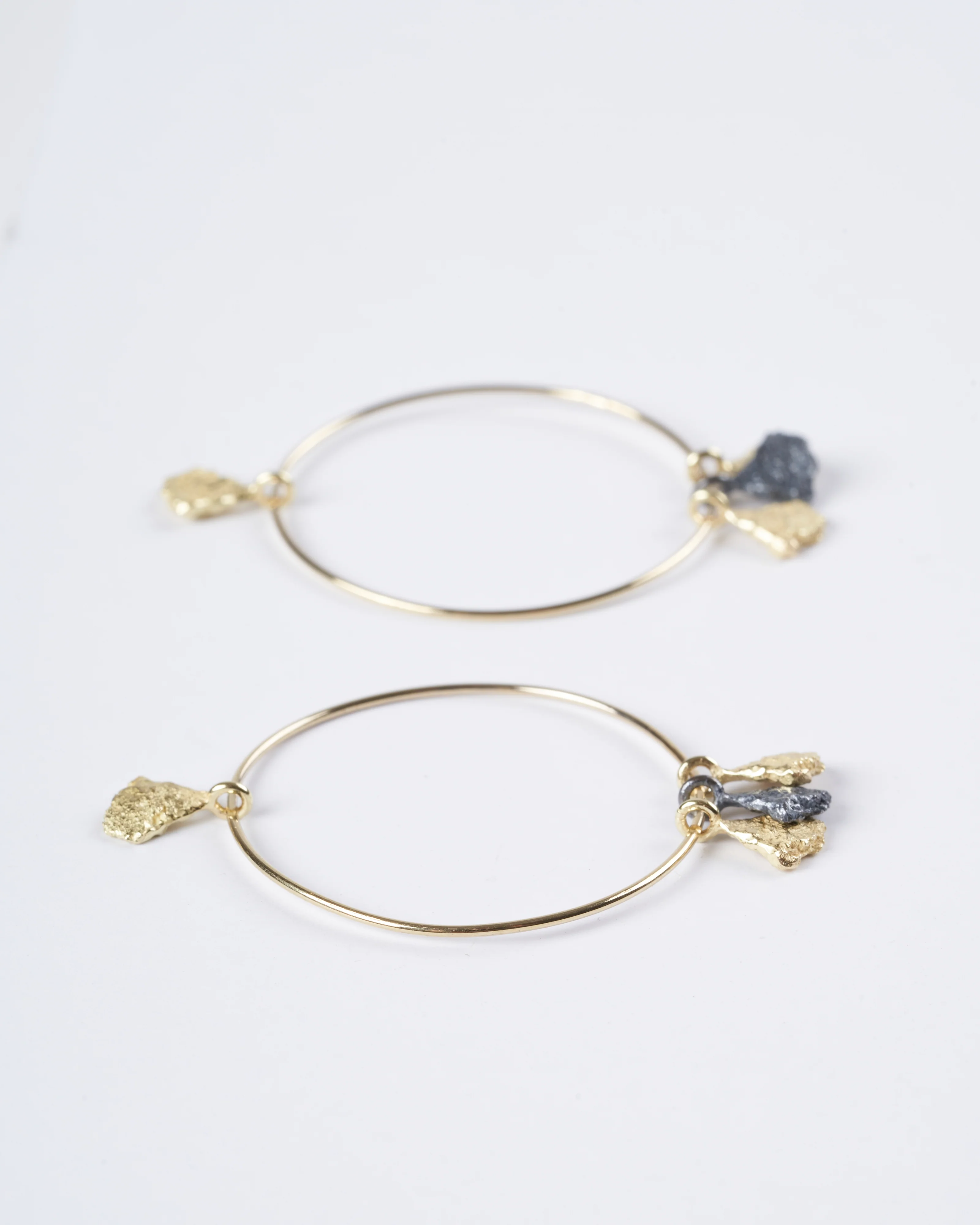 svelare earrings - 18k yellow gold, blackened sterling silver - Image 2