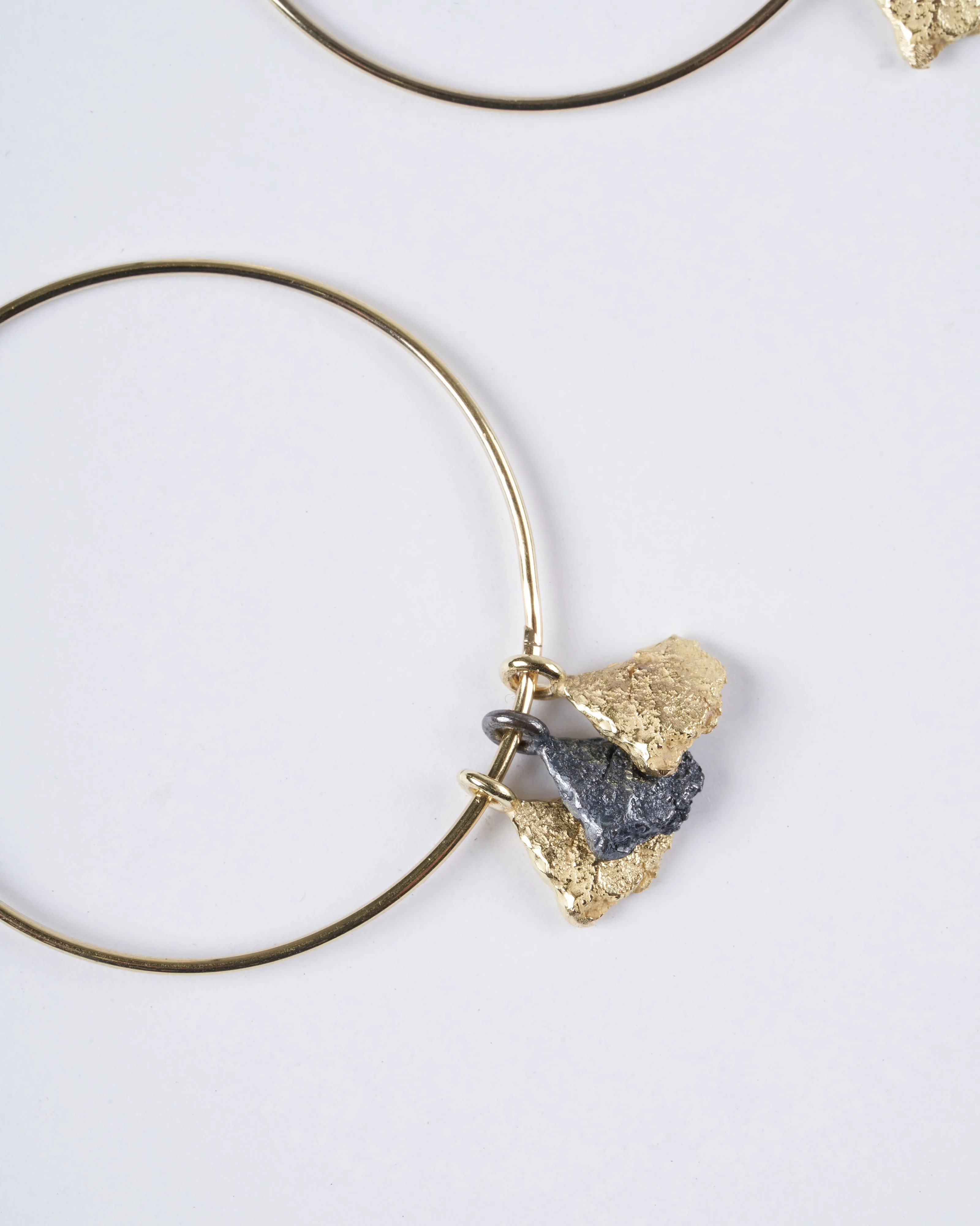 svelare earrings - 18k yellow gold, blackened sterling silver - Image 3