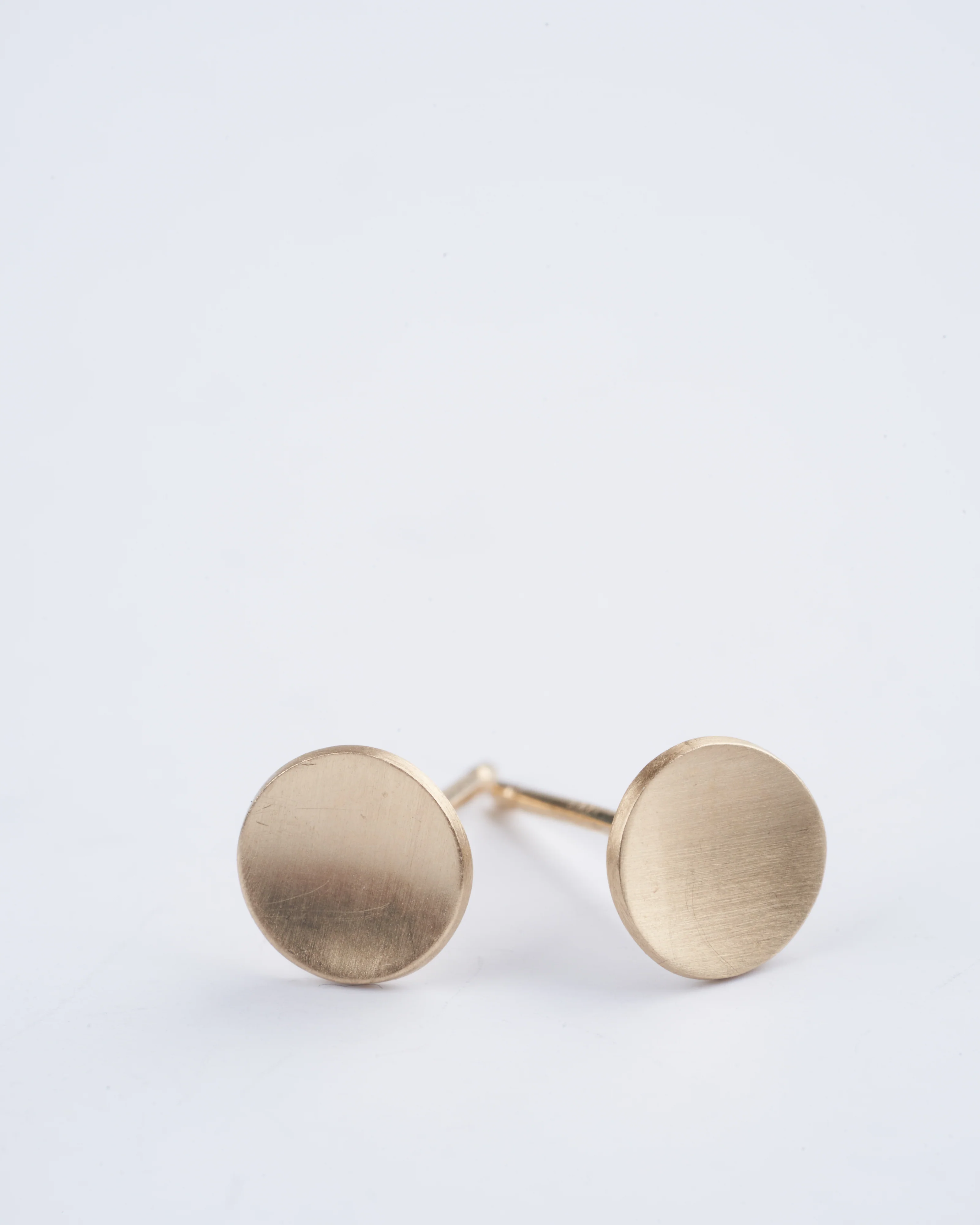 14k concave disc studs - gold - Image 3