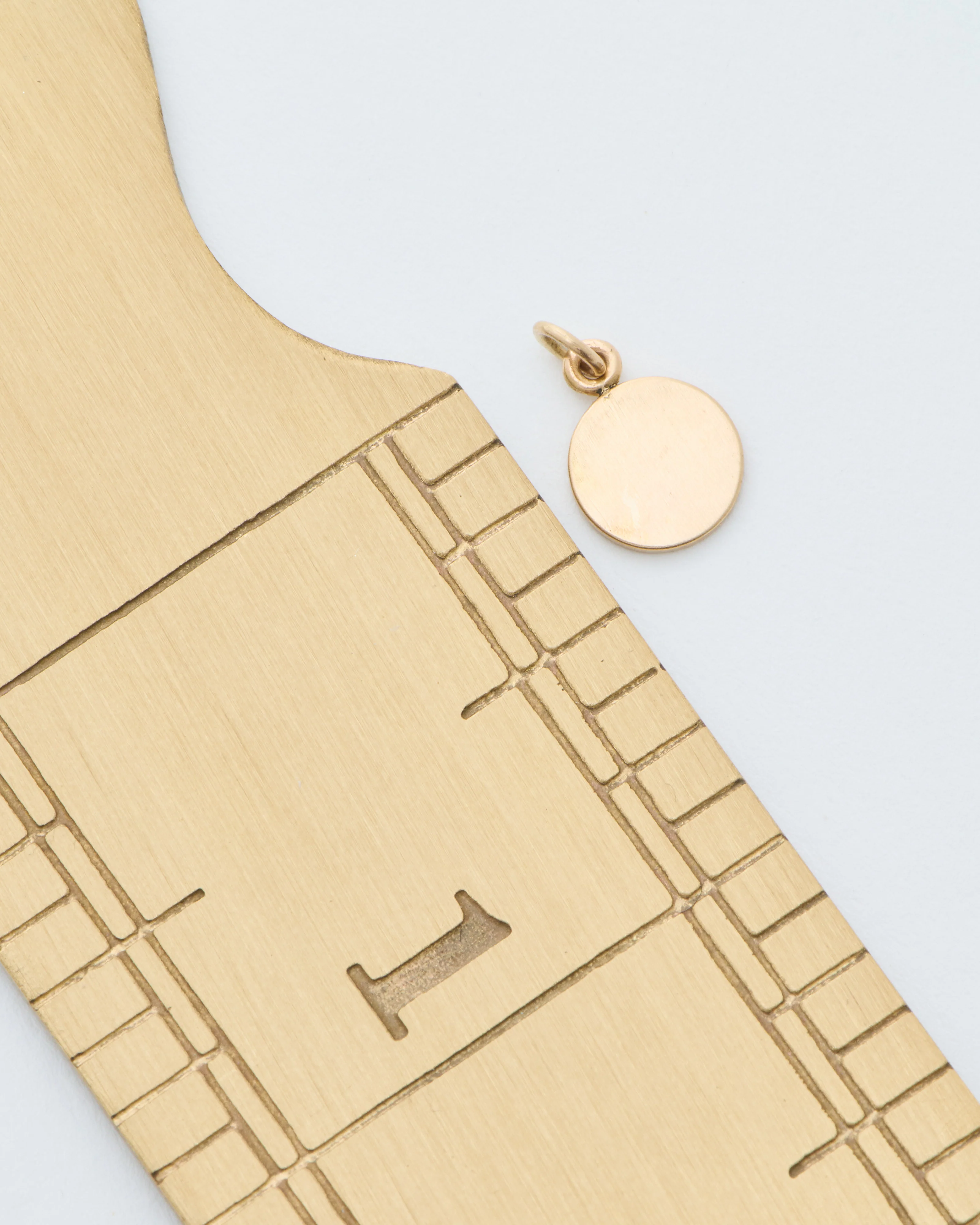 14k disc charm for necklace - gold - Image 4