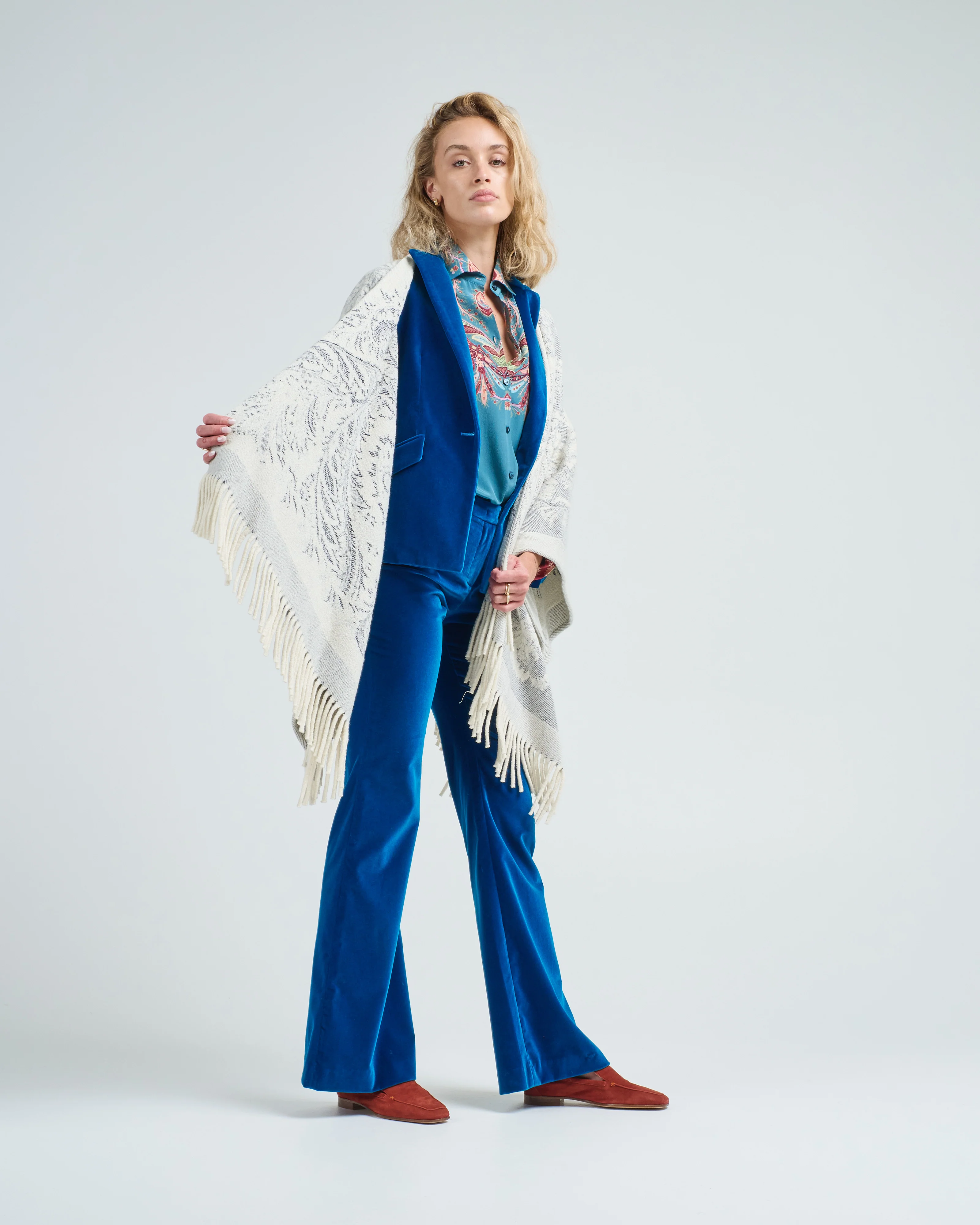 cape with fringe - Image 2