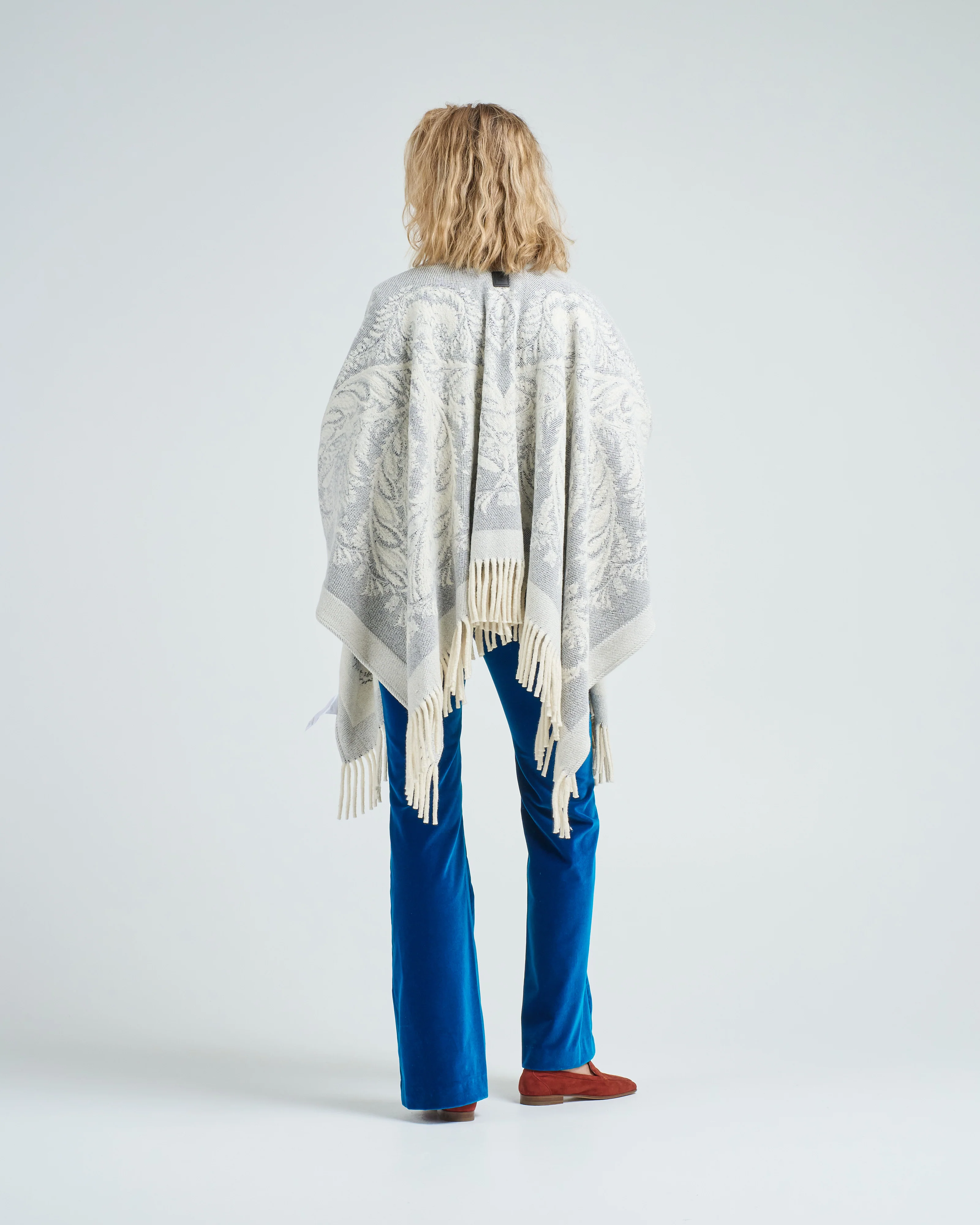 cape with fringe - Image 3
