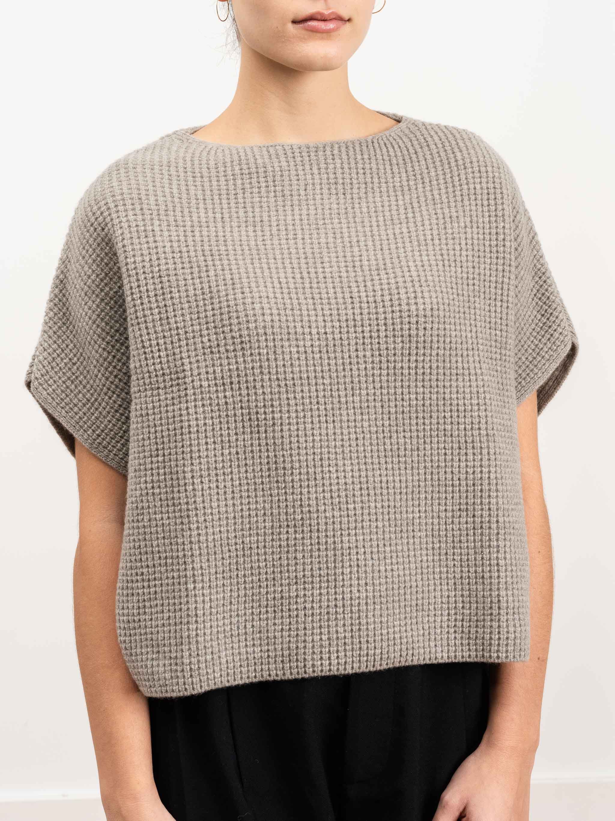 camel aze vest - sage - Image 5