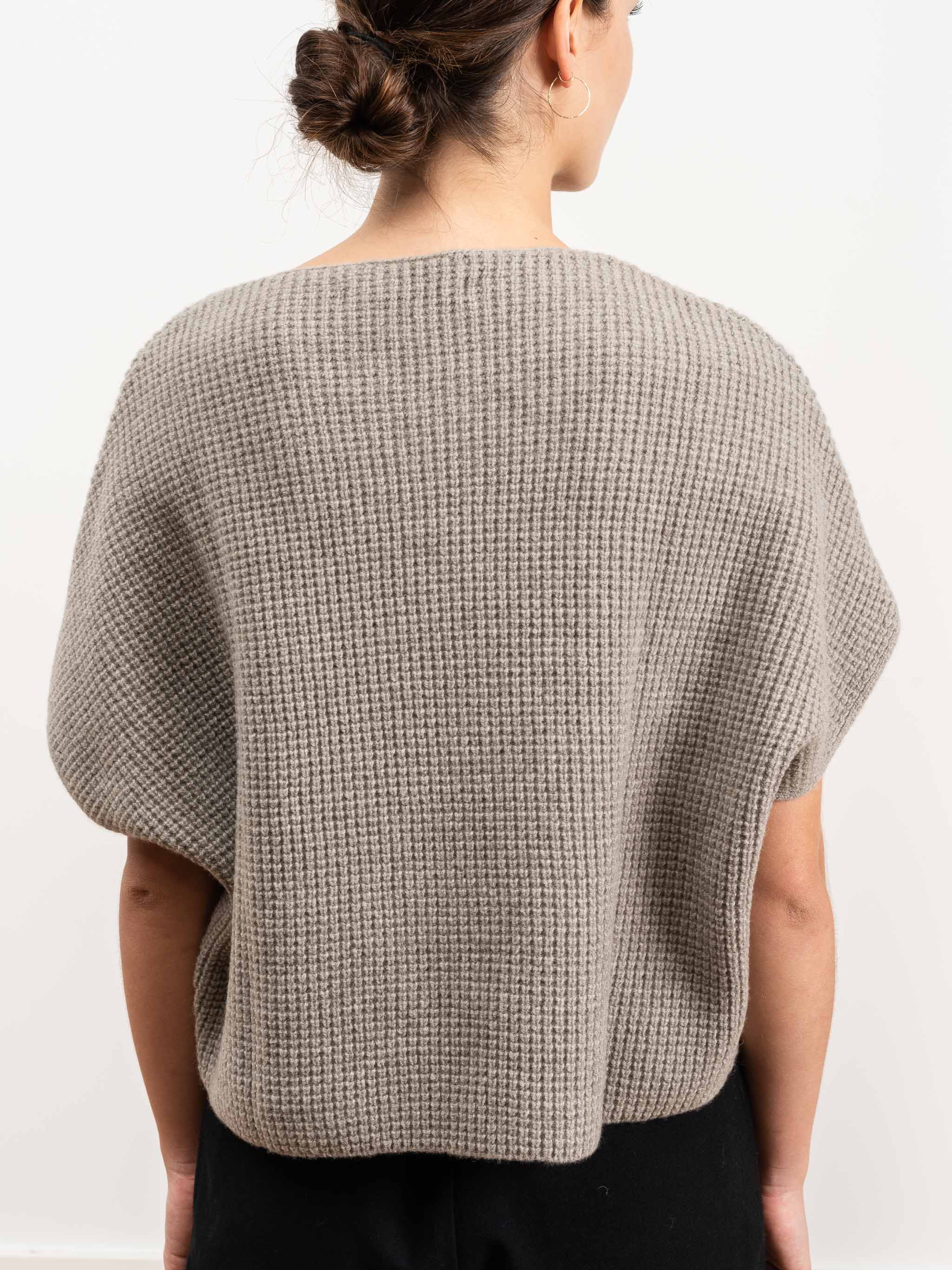 camel aze vest - sage - Image 7