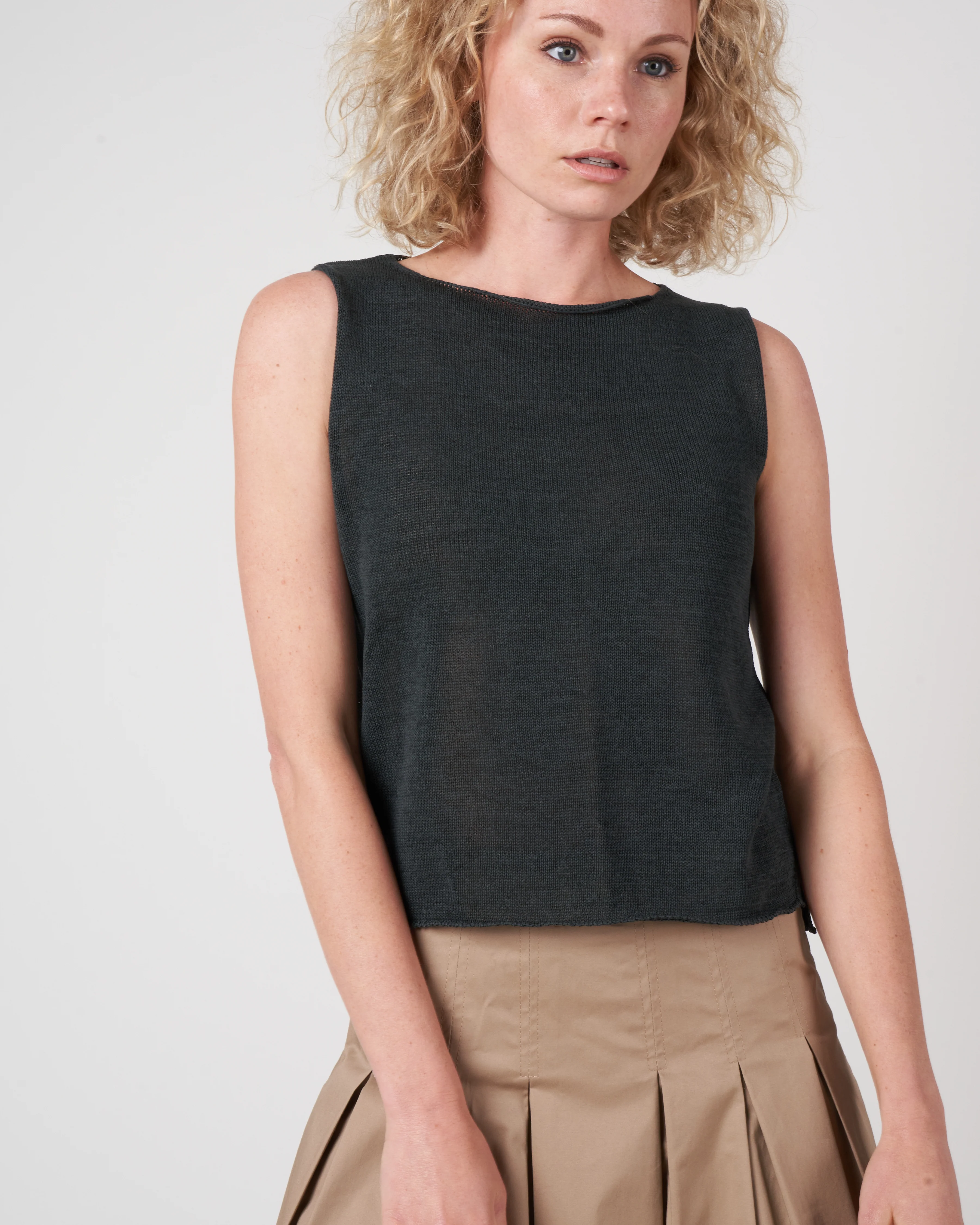 tape yarn sleeveless top - sumi - Image 2