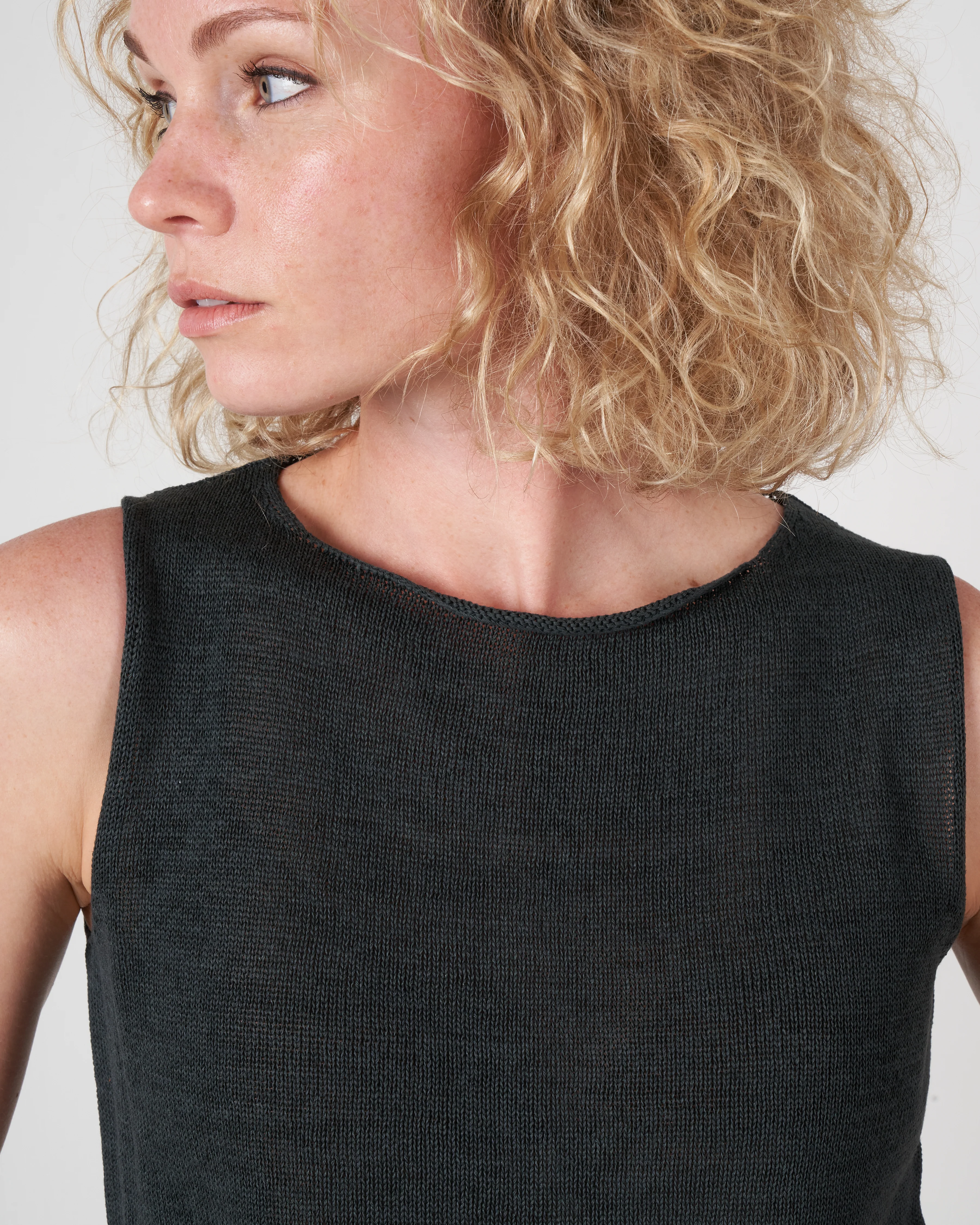 tape yarn sleeveless top - sumi - Image 4