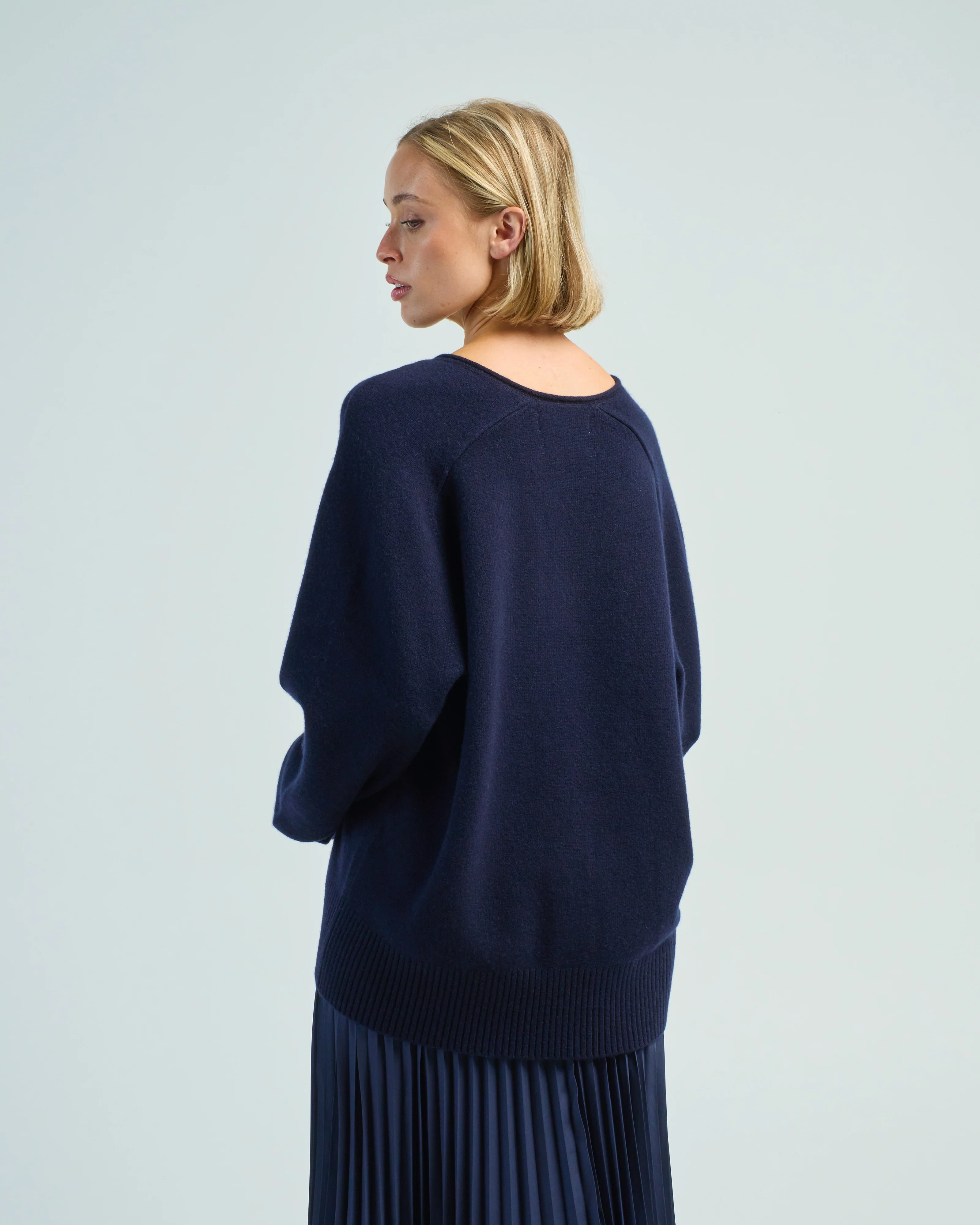 oversized v-neck - Image 4