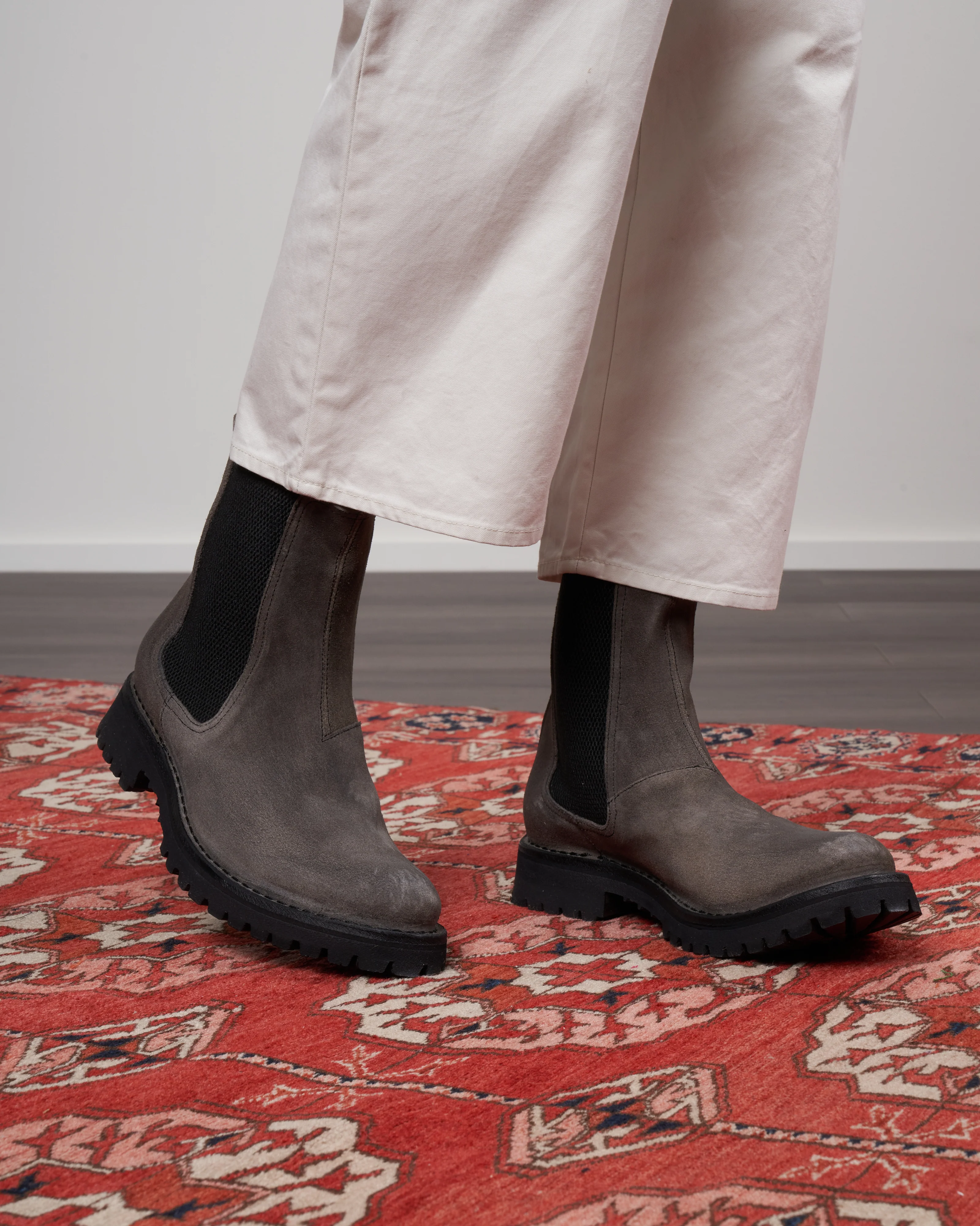 suede upper boot - chelsea - lug rubber sole - palio light lavagna - Image 4