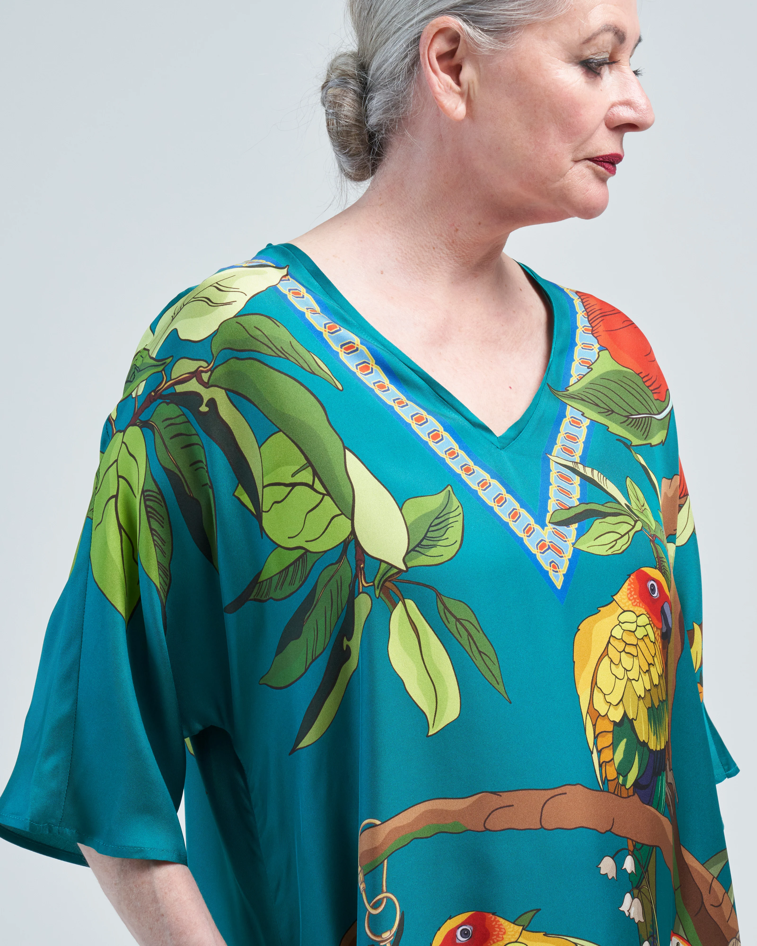 aloe silk kaftan parrots - Image 5