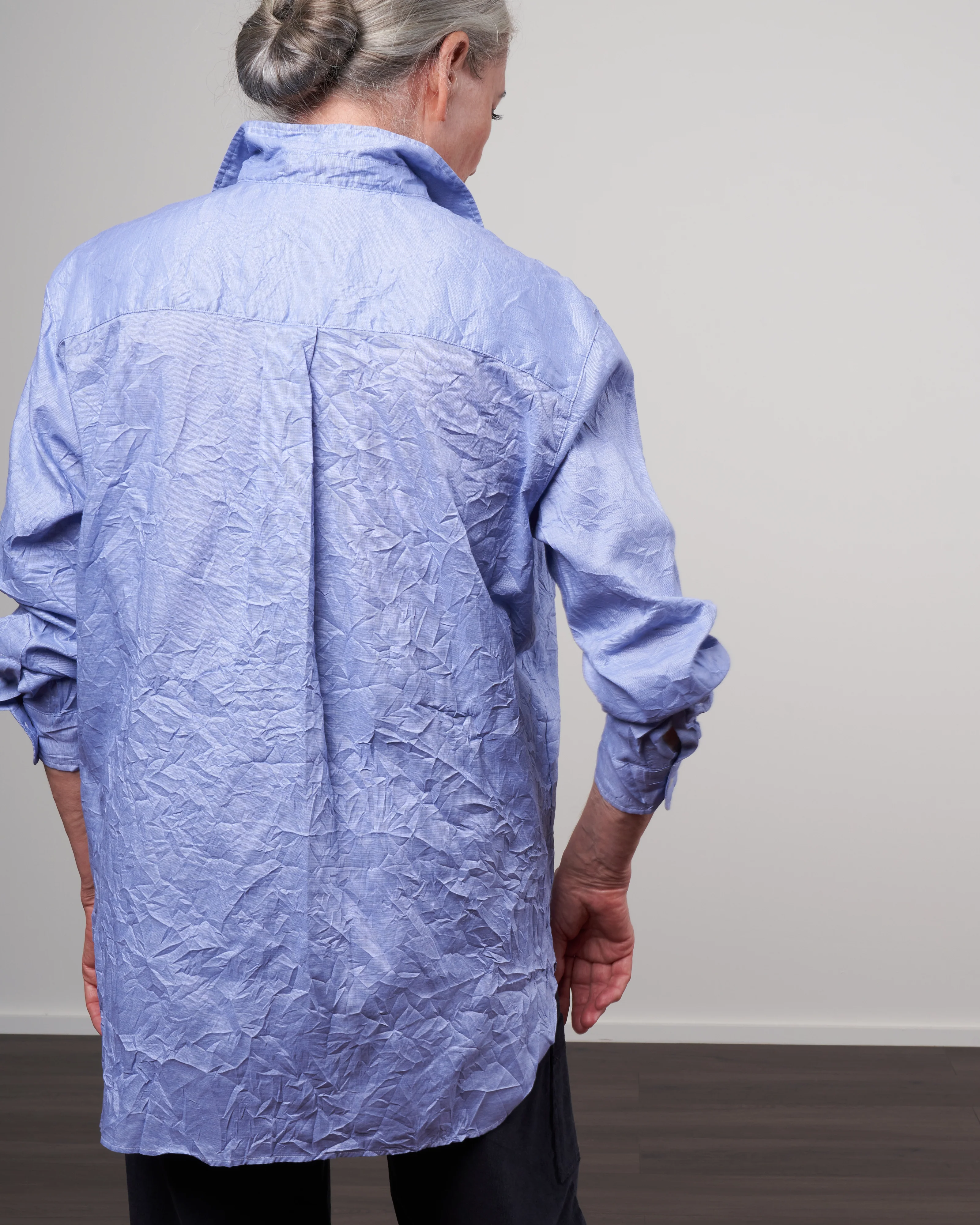 joedy woven button up - signature crinkle micro blue stripe - Image 4