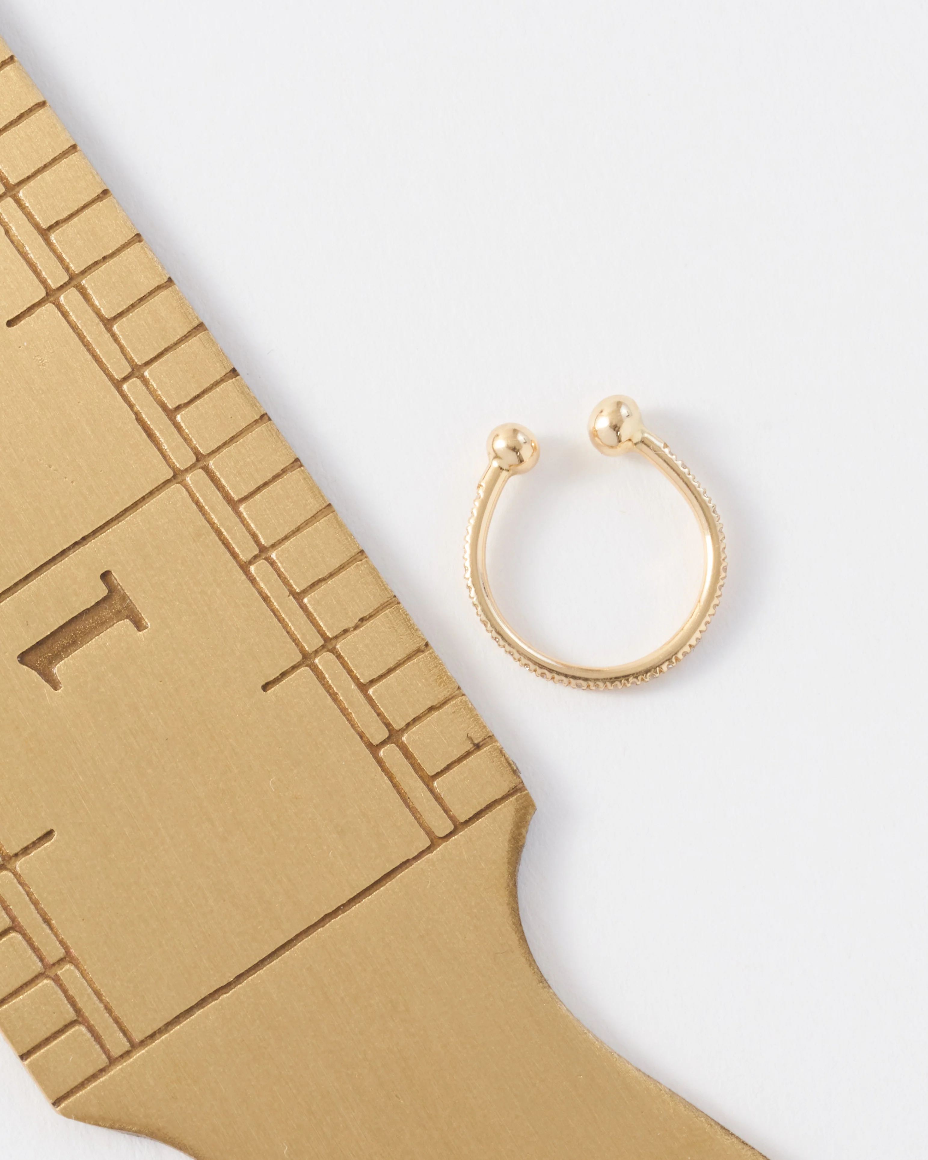 disc ear cuff with white pavé diamonds - Image 5